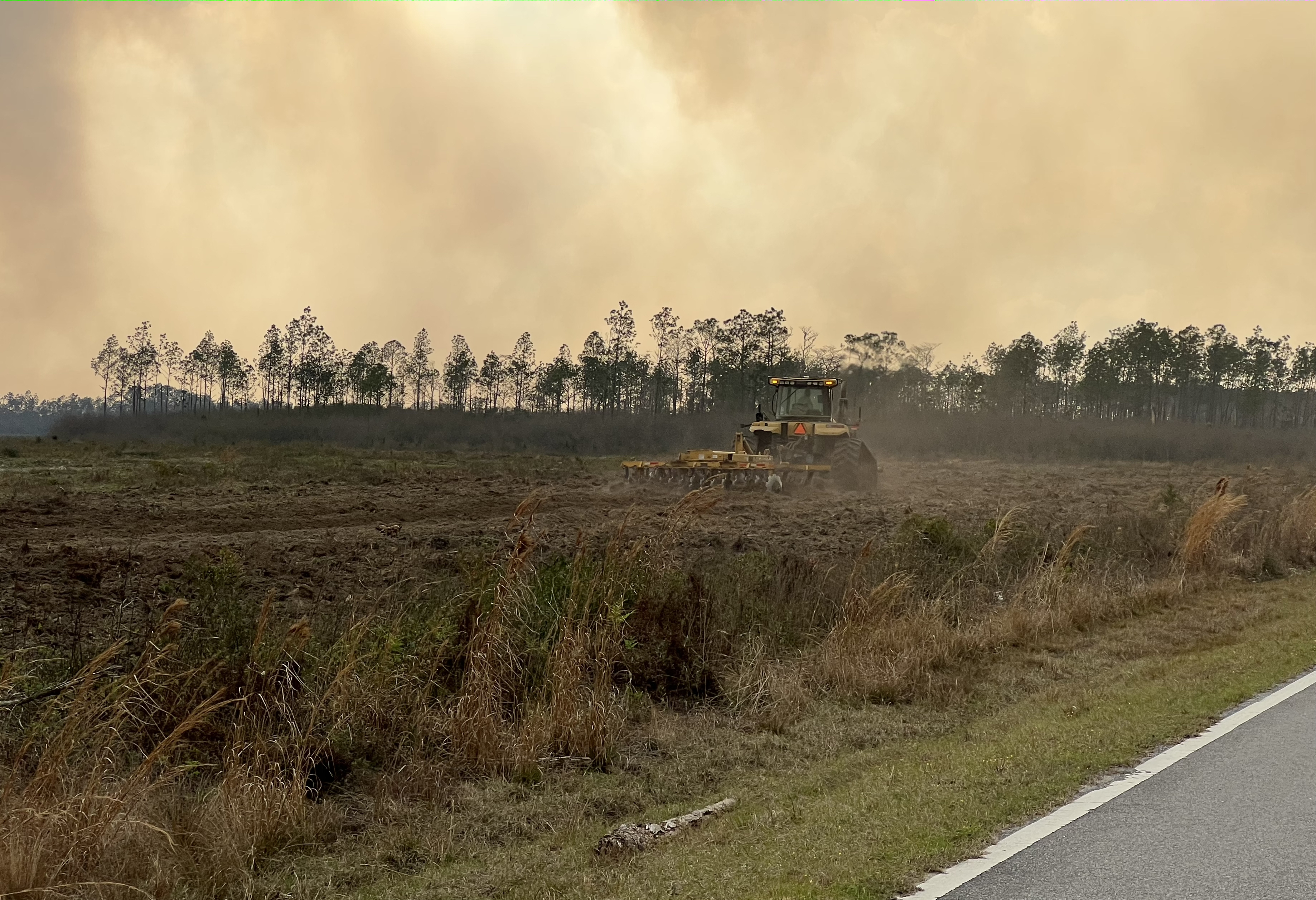 Wildfire crews in northwest Florida focus on protecting homes and businesses - Vimarsana News