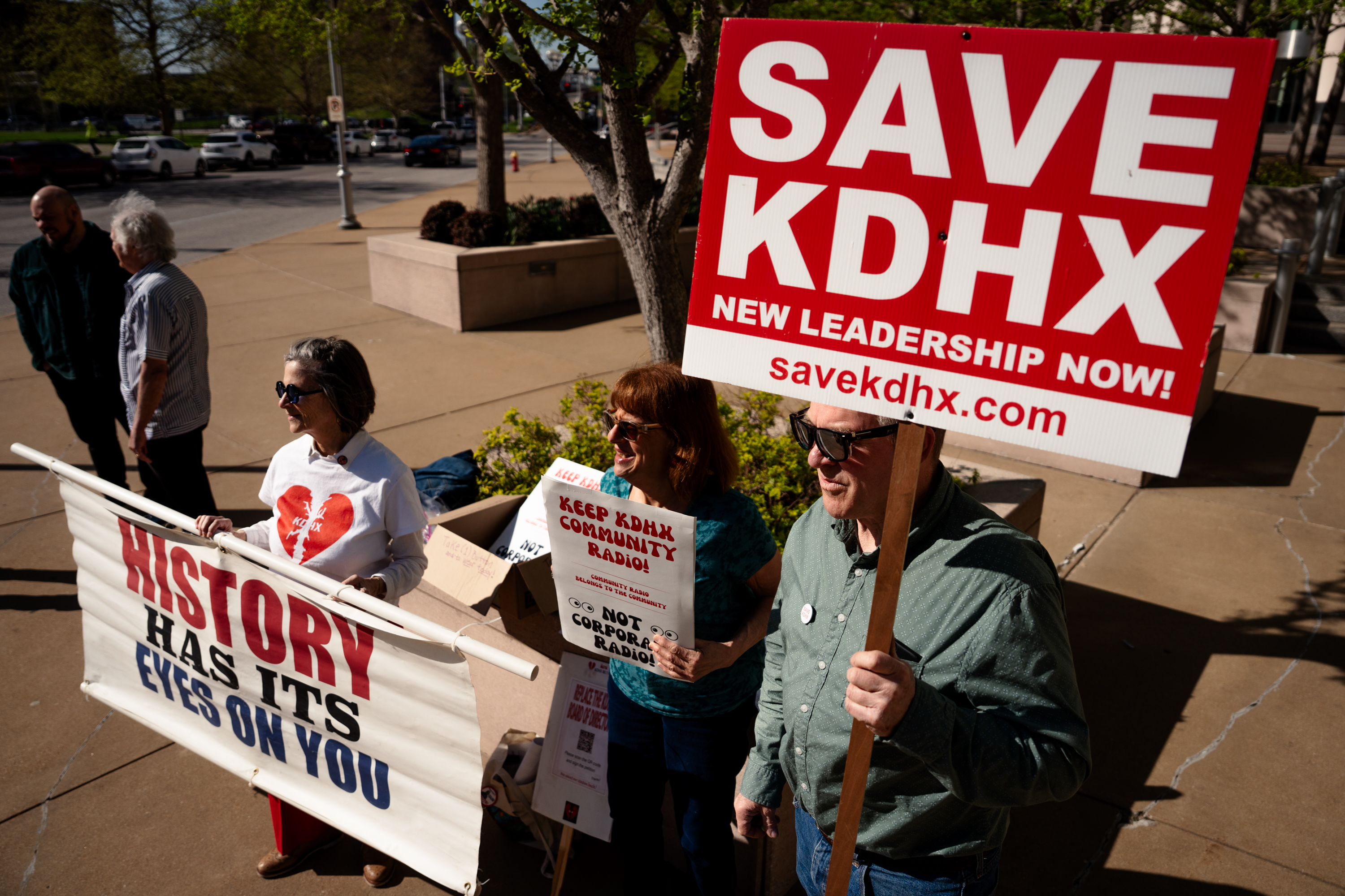 KDHX pauses sale to K-LOVE to invite competing bids | STLPR