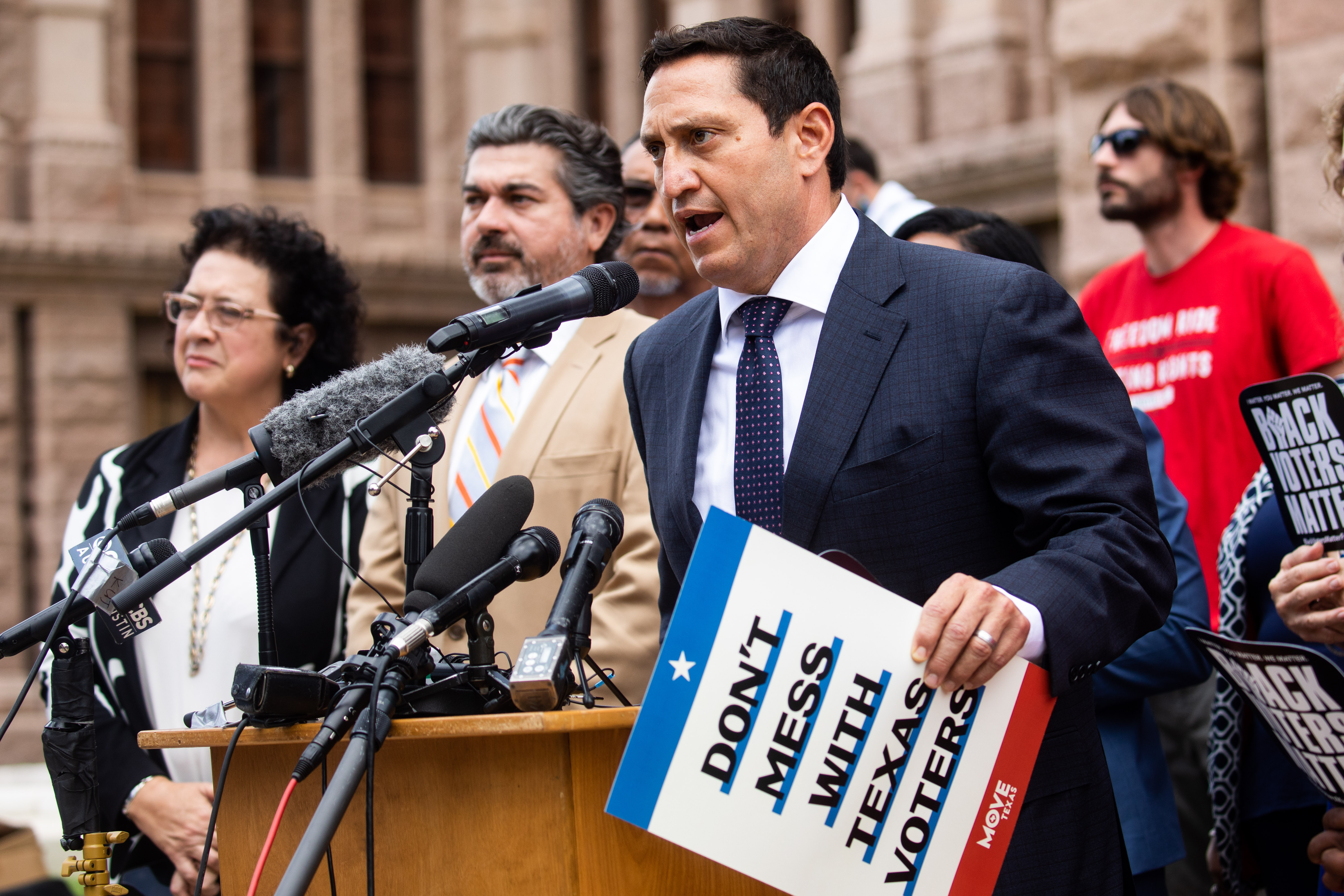More Texas Democrats have crossed the aisle this session to support  Republican measures | KUT Radio, Austin's NPR Station