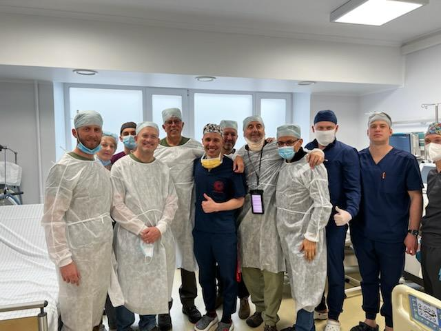 Miami surgeon volunteers in Ukraine to help physicians treat trauma patients - Vimarsana News