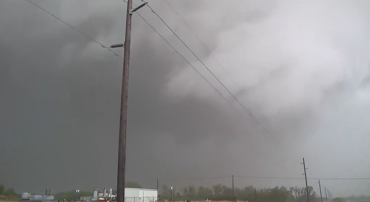 Tornadoes in Central Oklahoma kill 3, cause widespread damage - Vimarsana News