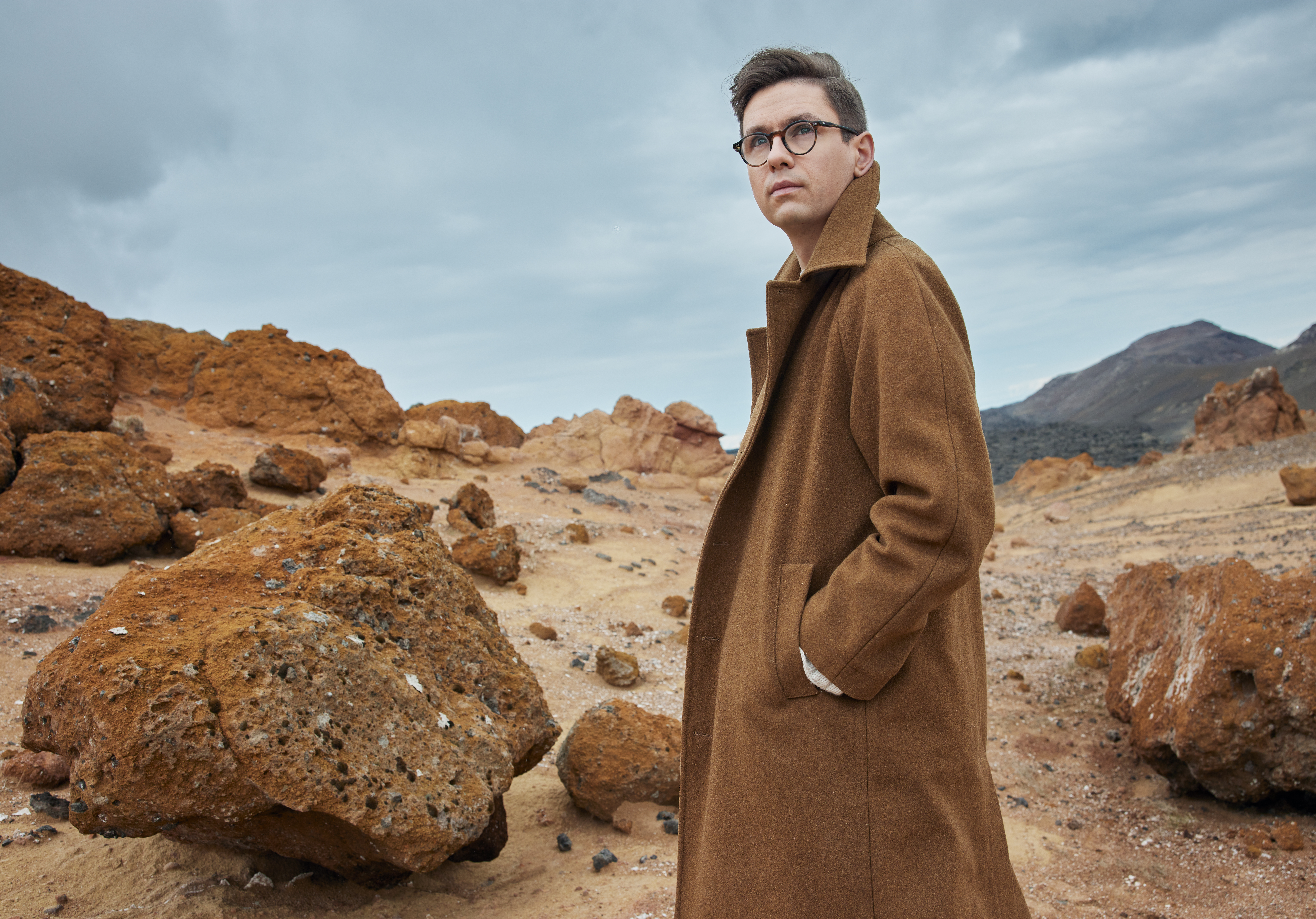 Langhoff Safe Distance 北欧AOR名盤 Pianist Víkingur Ólafsson's letter 'From Afar' to listeners | TPR