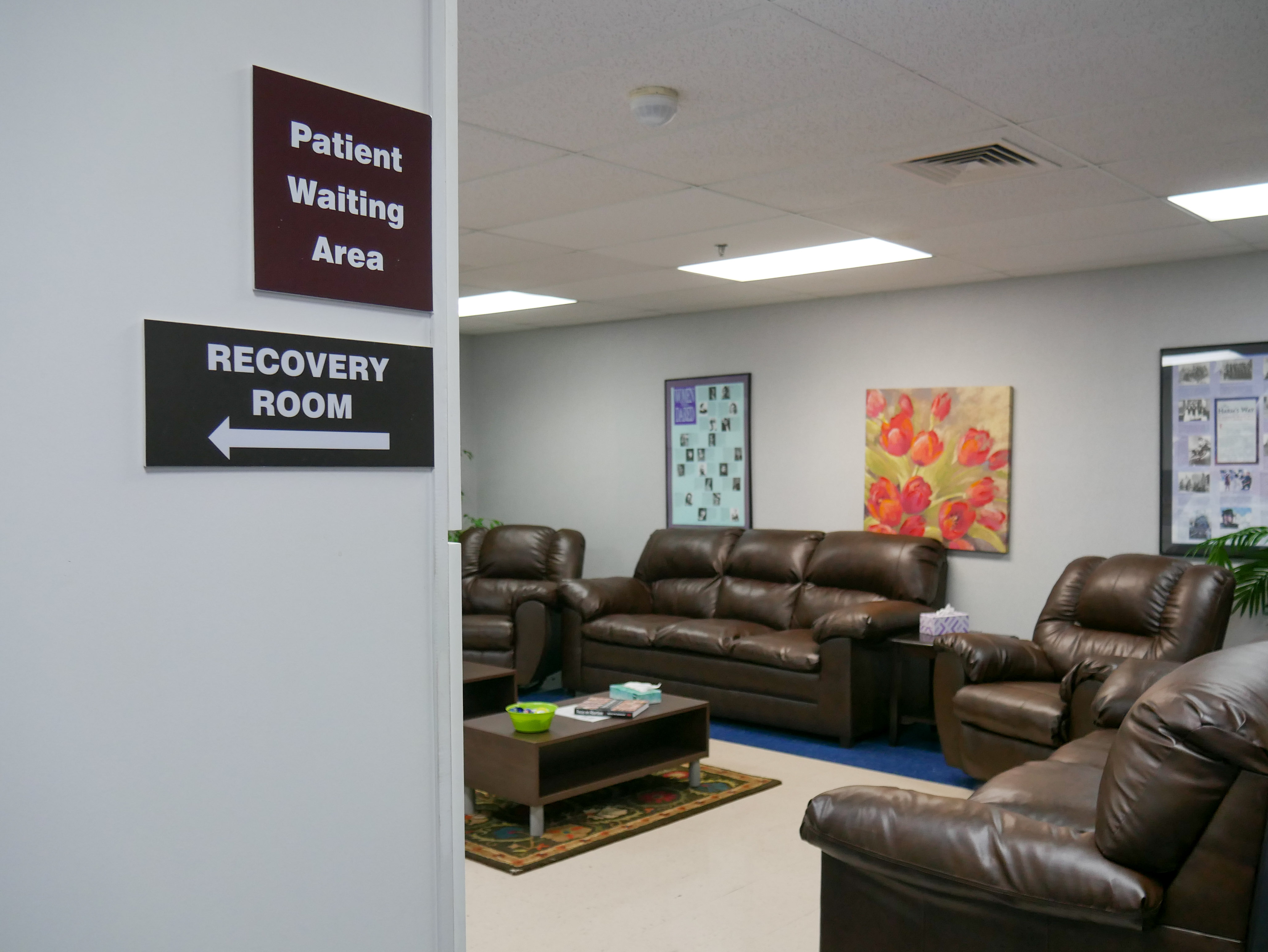 Voters kept abortion legal in Kansas, but clinics can't keep up | KCUR 89.3 - Vimarsana News