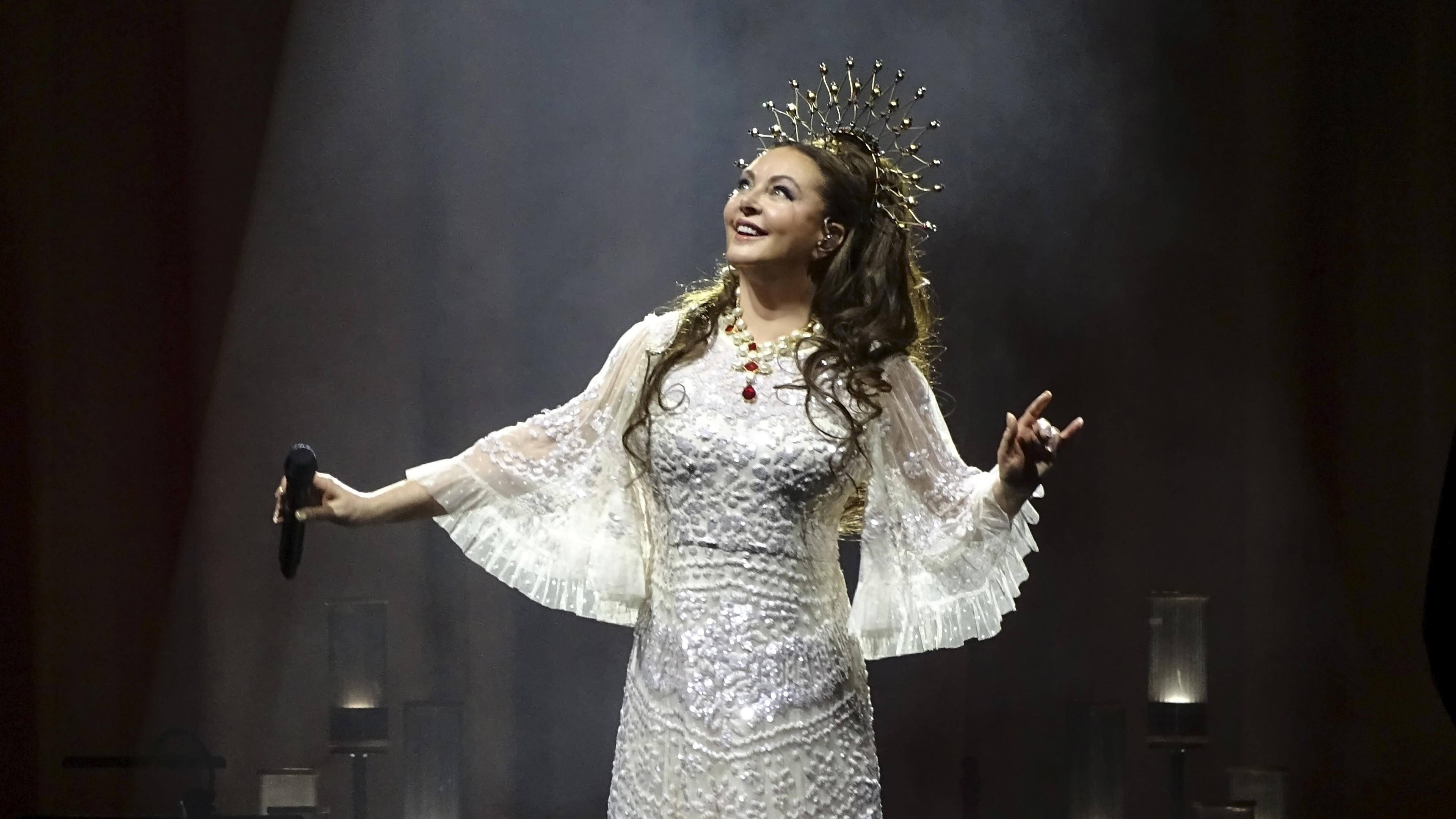 Singer Sarah Brightman on her Christmas tour — and maintaining a 3