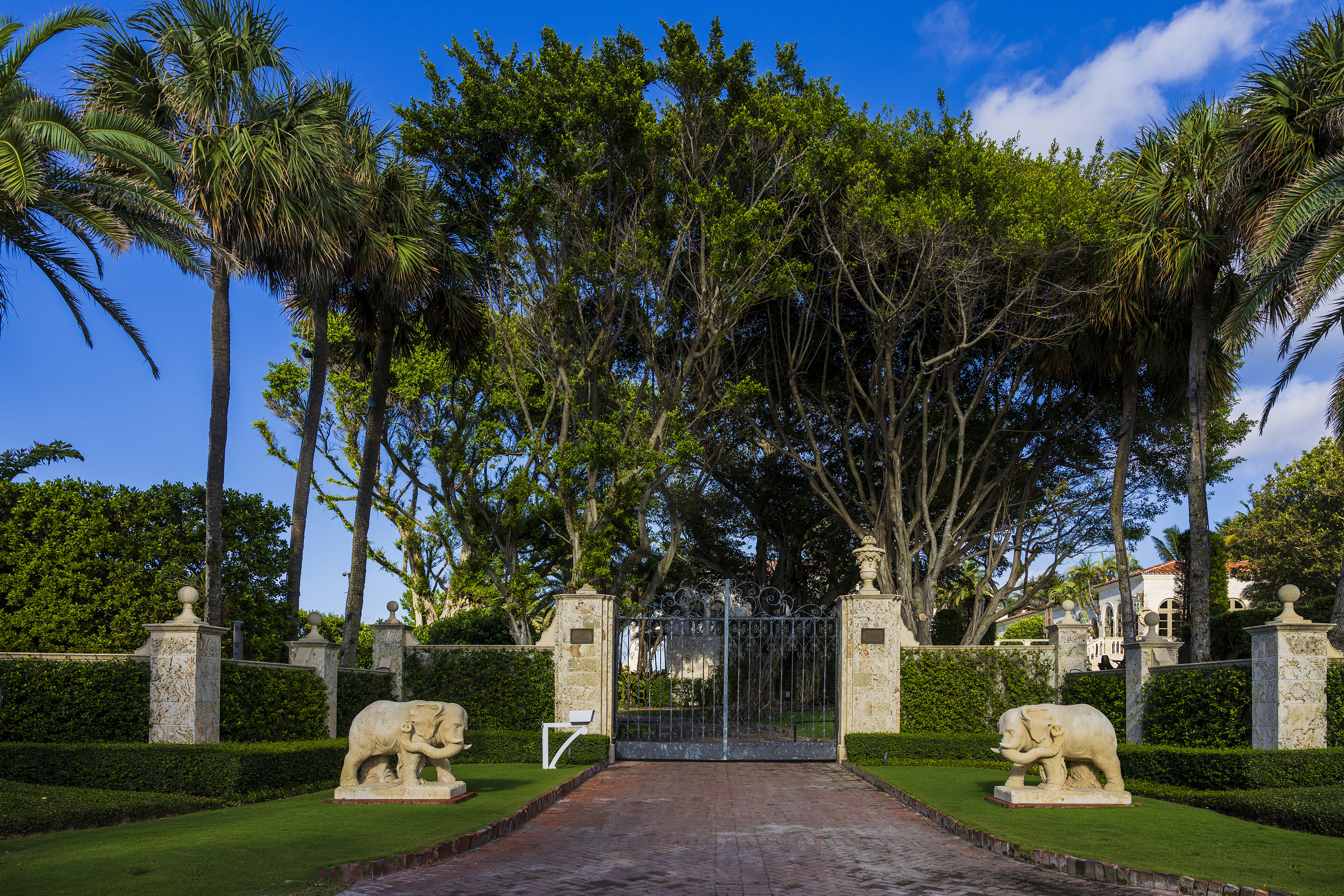 Palm Beach billionaires battle for oceanfront land | WLRN