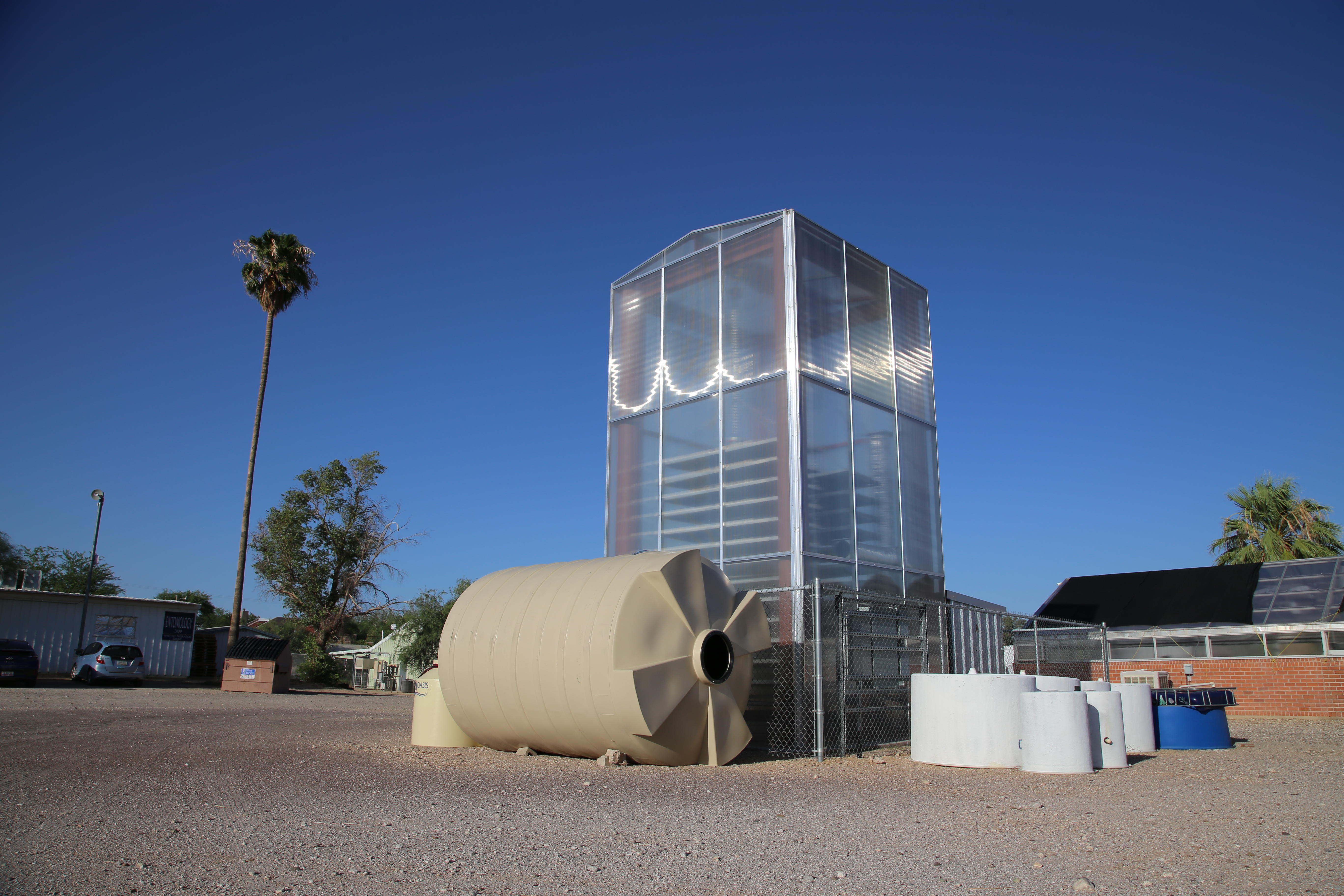 Dr.Kern ホームタンニングマシン Solartone 294U UVA An Arizona professor is reducing food waste with a solar-powered