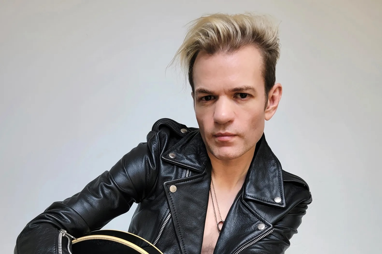洋書 Look Up Edinburgh Walking Disaster: Deryck Whibley's new memoir on his life