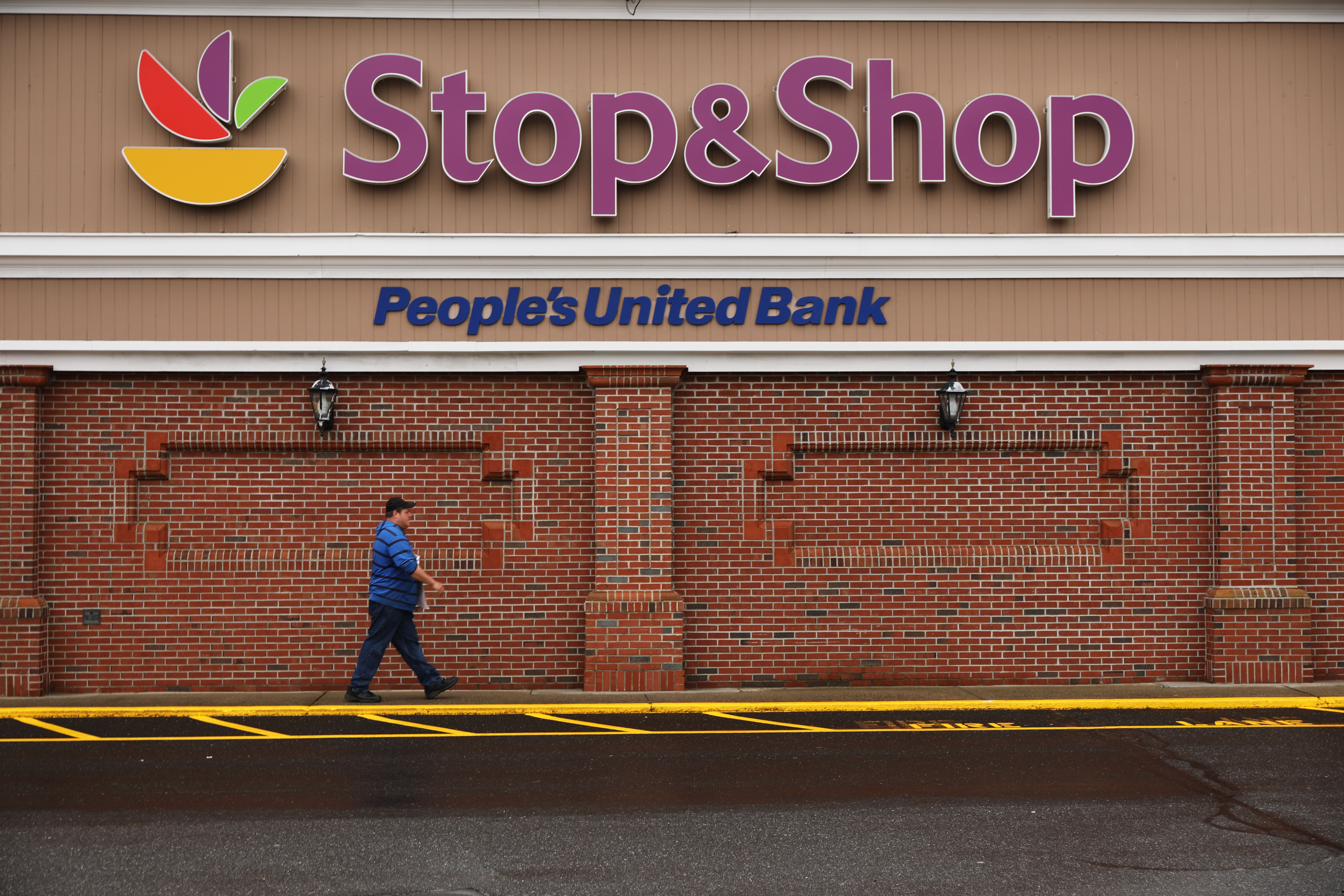 Stop & Shop goes cold turkey as it's pulling tobacco products from its  shelves