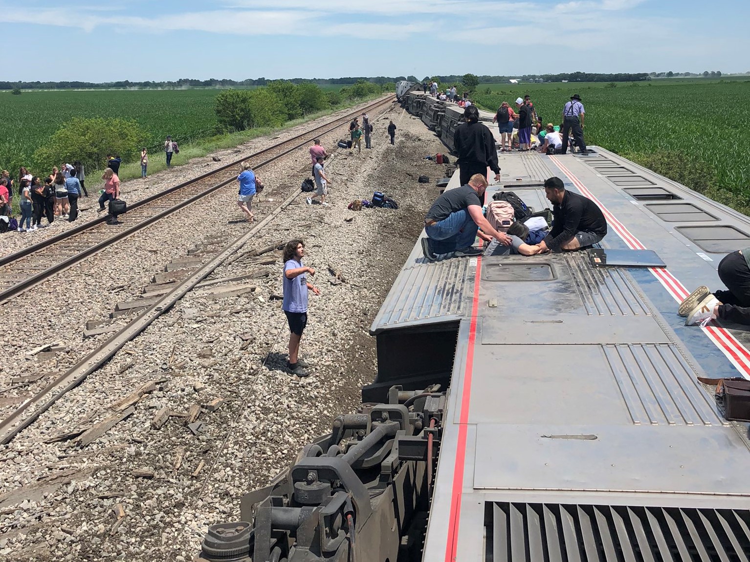 Amtrak train derails outside Kansas City, leaving 4 dead and dozens injured - Vimarsana News