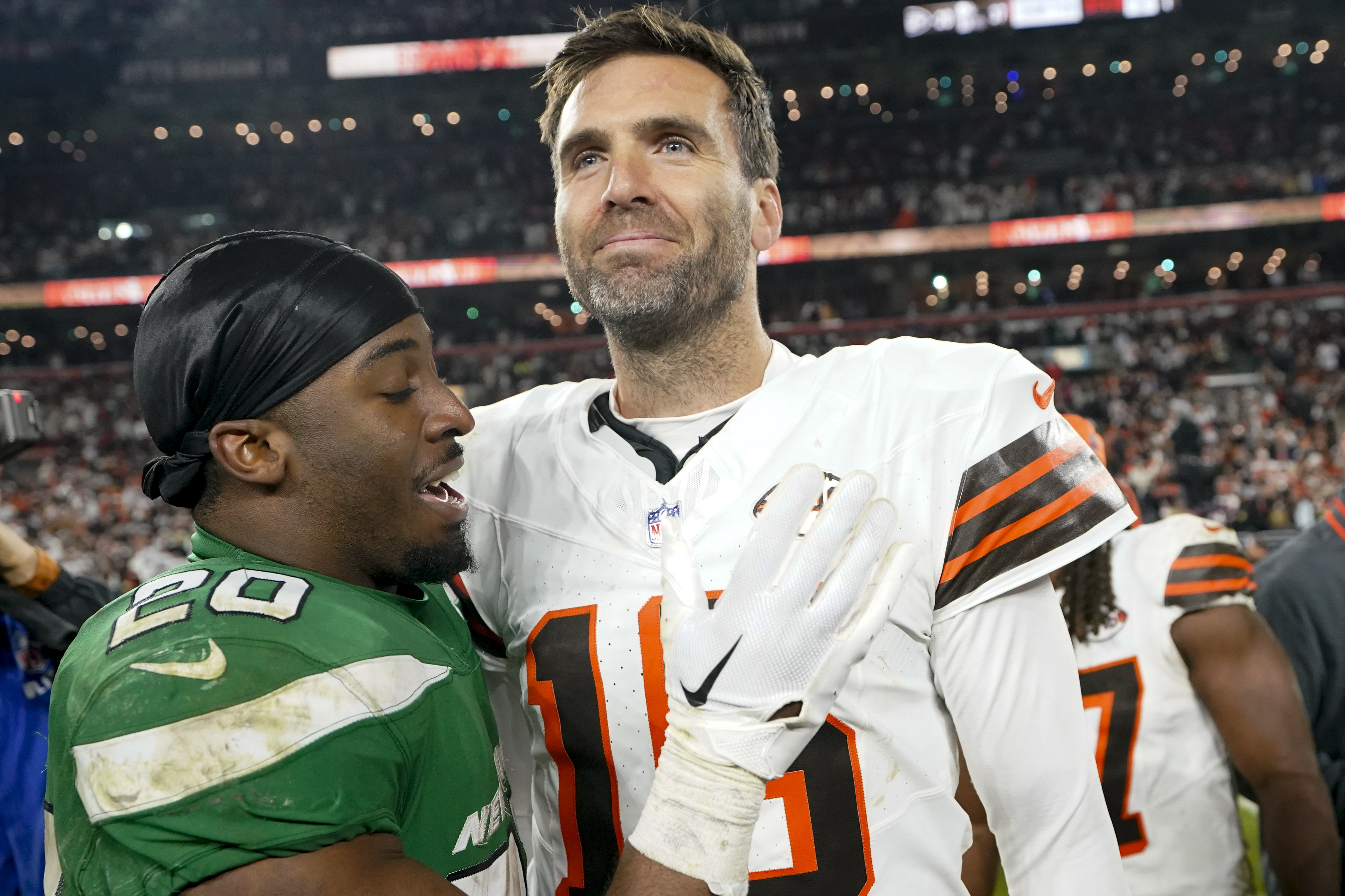 Joe Flacco throws 3 TD passes and Browns clinch unlikely spot in playoffs  with 37-20 win over Jets | Ideastream Public Media
