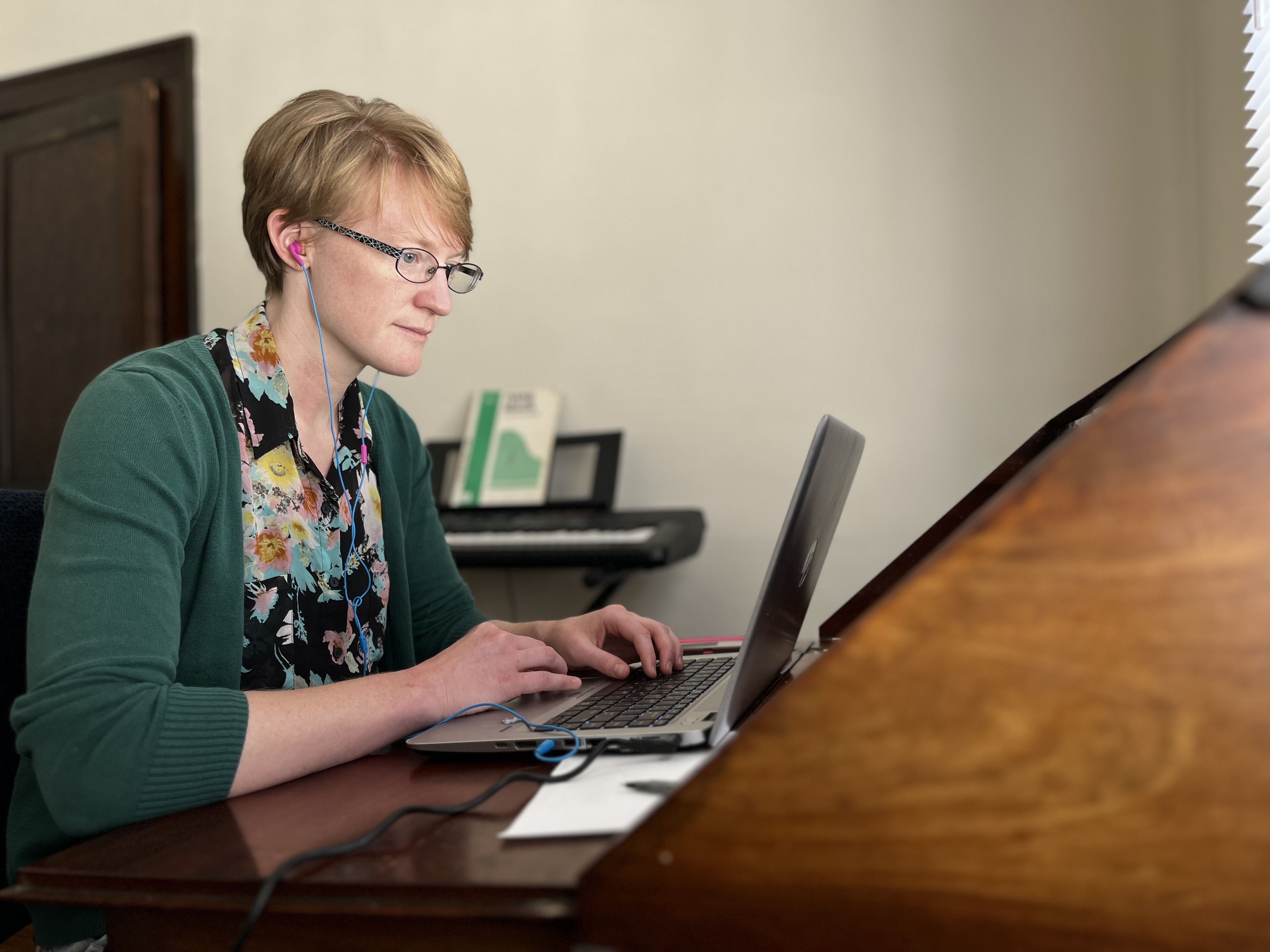 Telehealth providers are navigating murky legal territory as abortion bans take effect - Vimarsana News