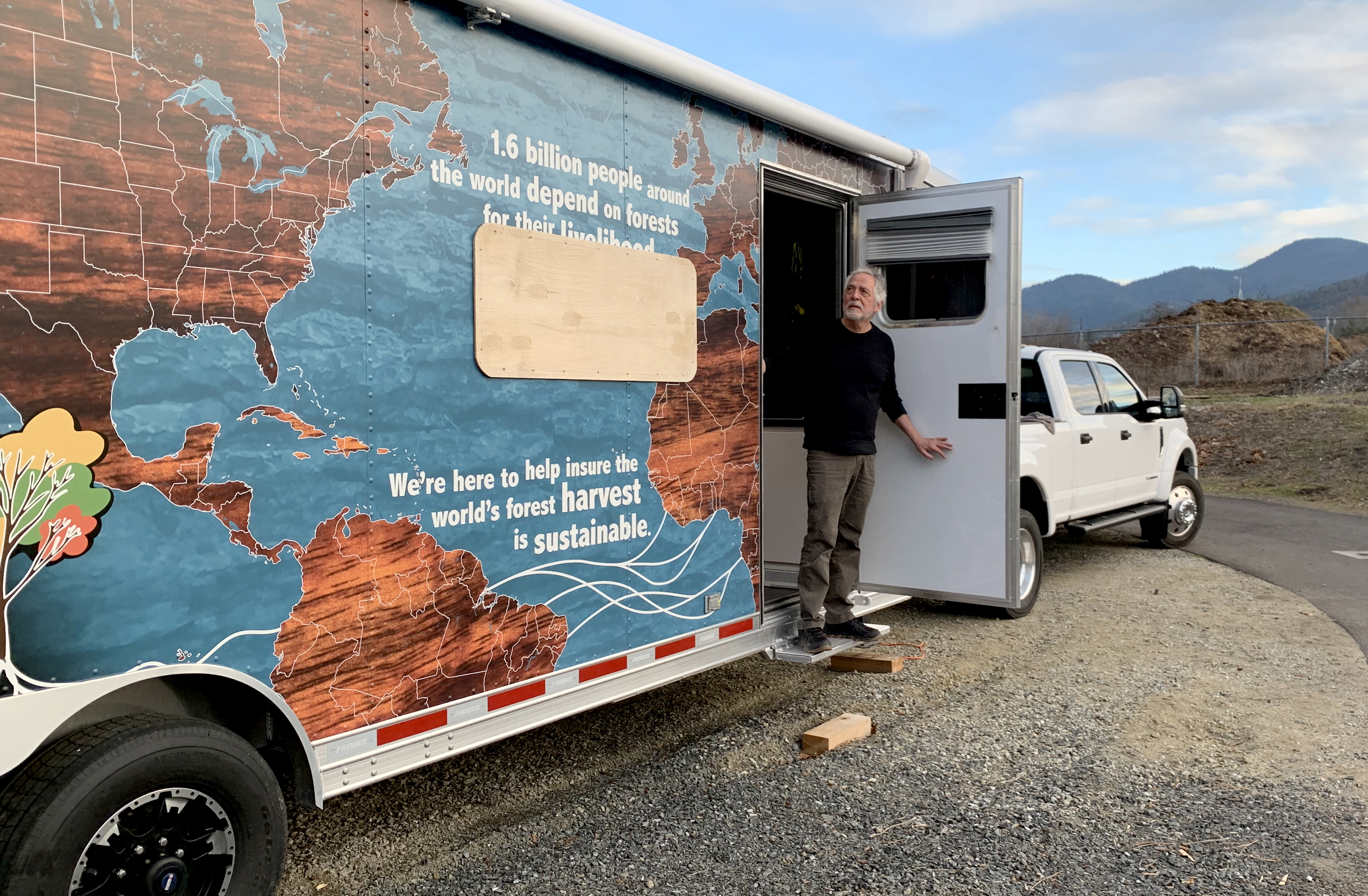 Ashland wildlife lab combines forensic science and a horse trailer to confront illegal logging - Vimarsana News