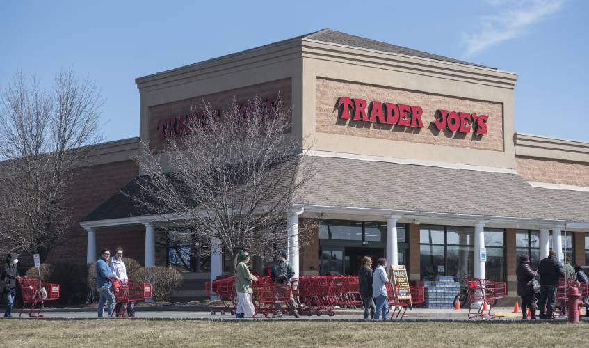 Trader Joe's employees in Hadley aim to form union, a first for the grocery chain - Vimarsana News