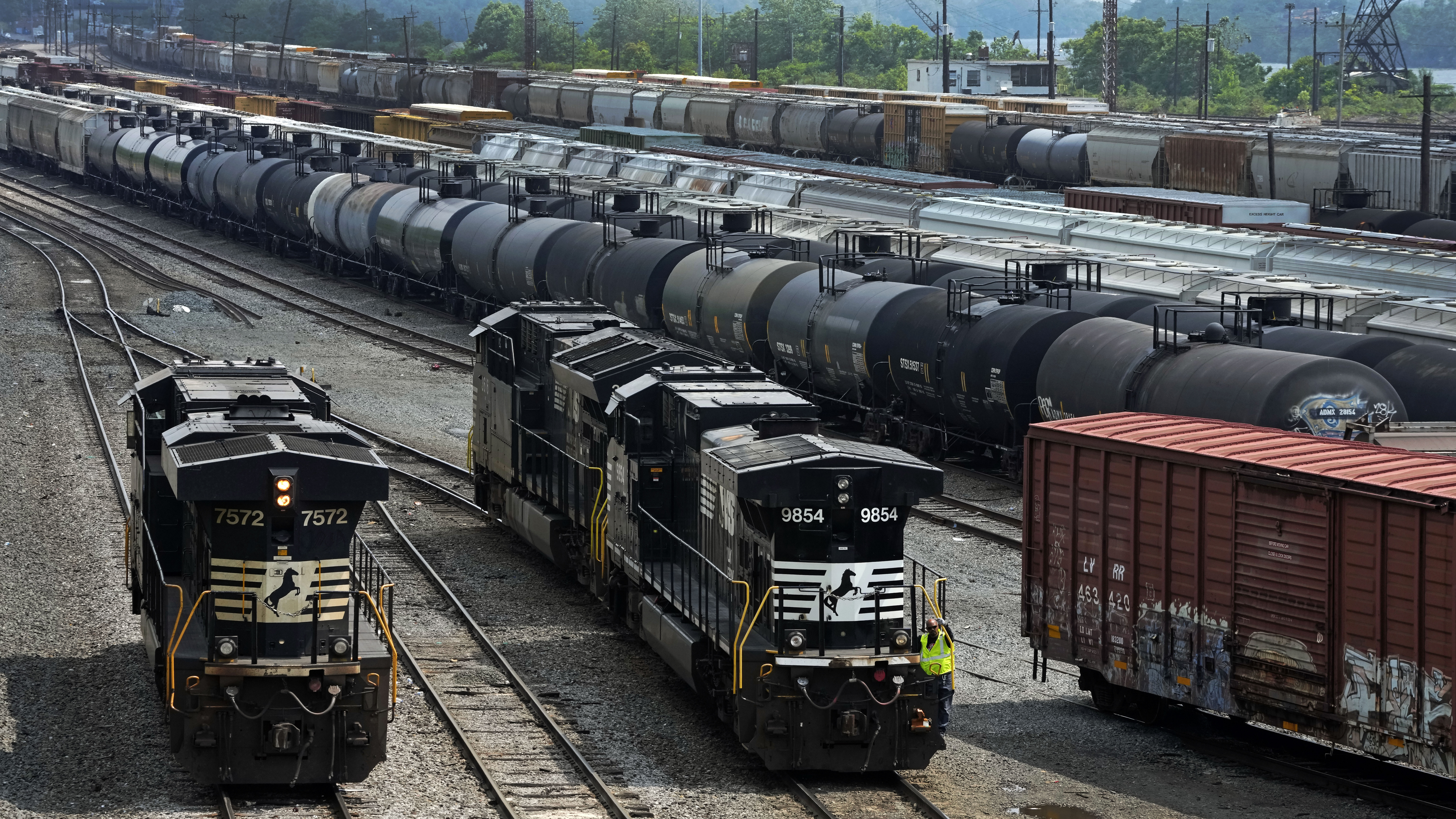 States clamp down on freight trains, fearing derailments | 90.5 WESA