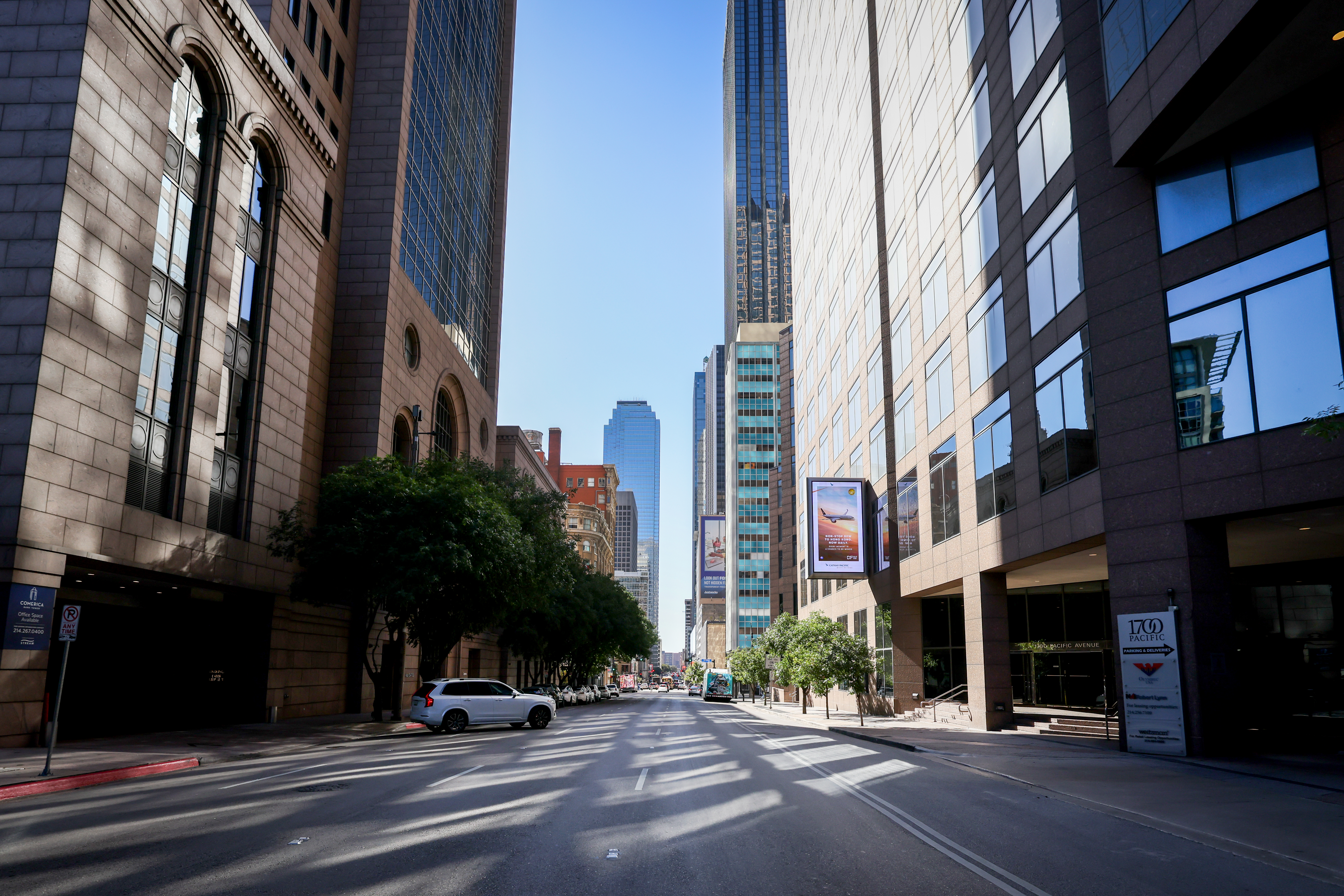 https://npr.brightspotcdn.com/39/4c/111776724095832ae6040ceea6cf/10222025-dallas-downtown-01-kera.jpg
