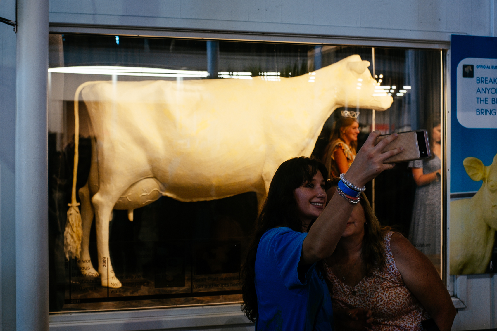 https://npr.brightspotcdn.com/3b/4f/22549fef4de78f58c190517a03f3/butter-cow-iowa-state-fair-king.jpg