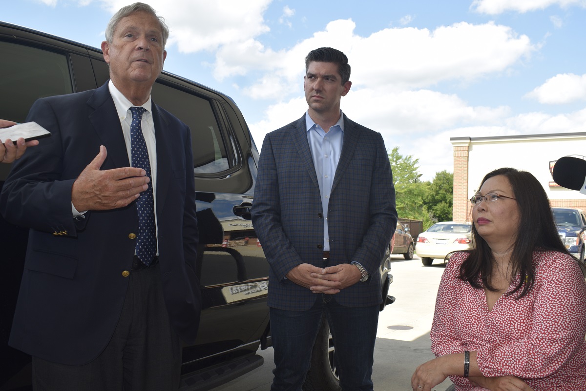 Sen. Duckworth and Ag Secretary Vilsack push ethanol incentives during LeRoy visit - Vimarsana News