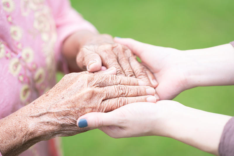 'There's a Need For Social Connection:' Senior Phone Call Service Gains Popularity In Pandemic - Vimarsana News