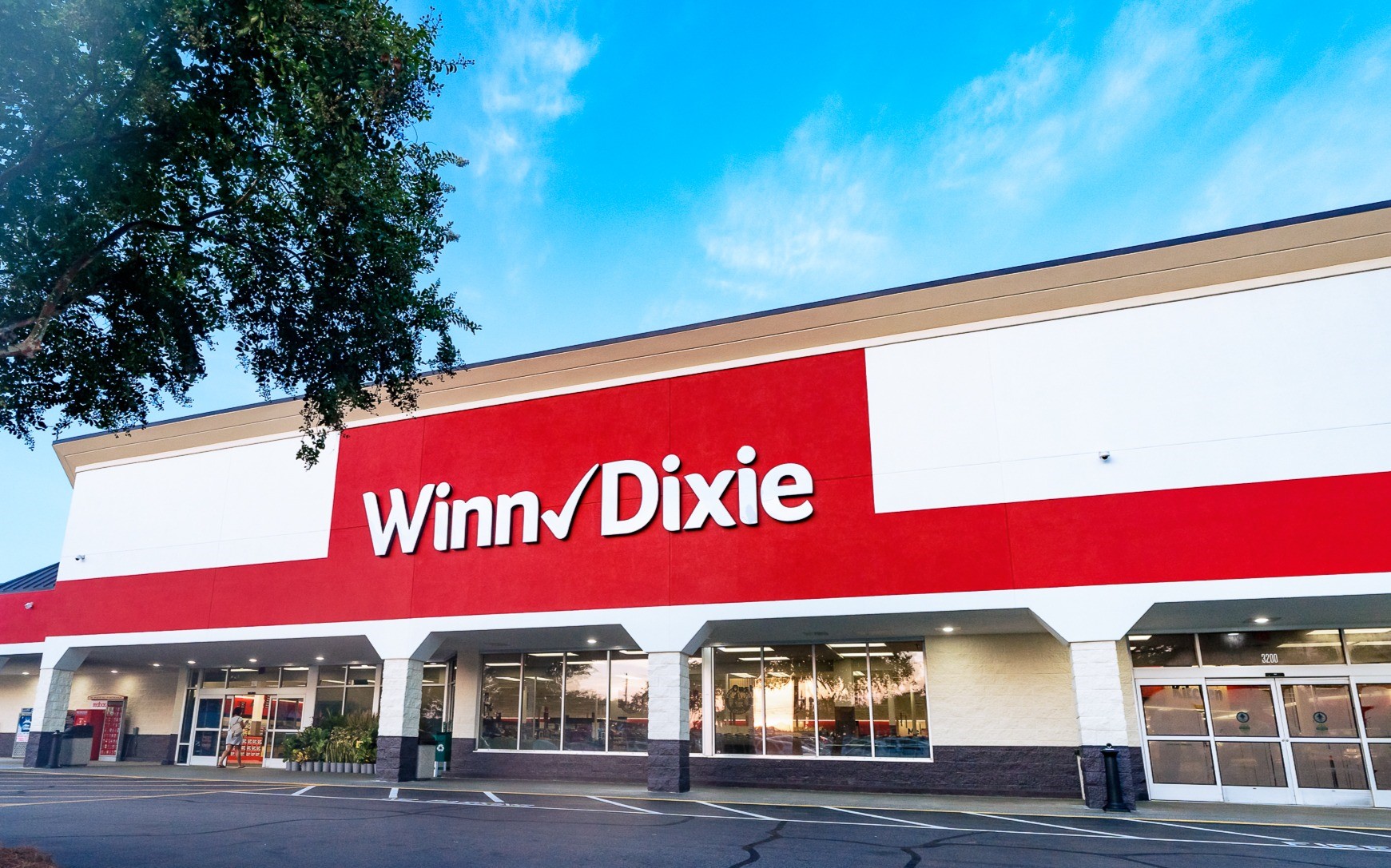 does winn dixie sell cigarettes An investor group led by Winn-Dixie's Florida-based parent buys back stores  from Aldi