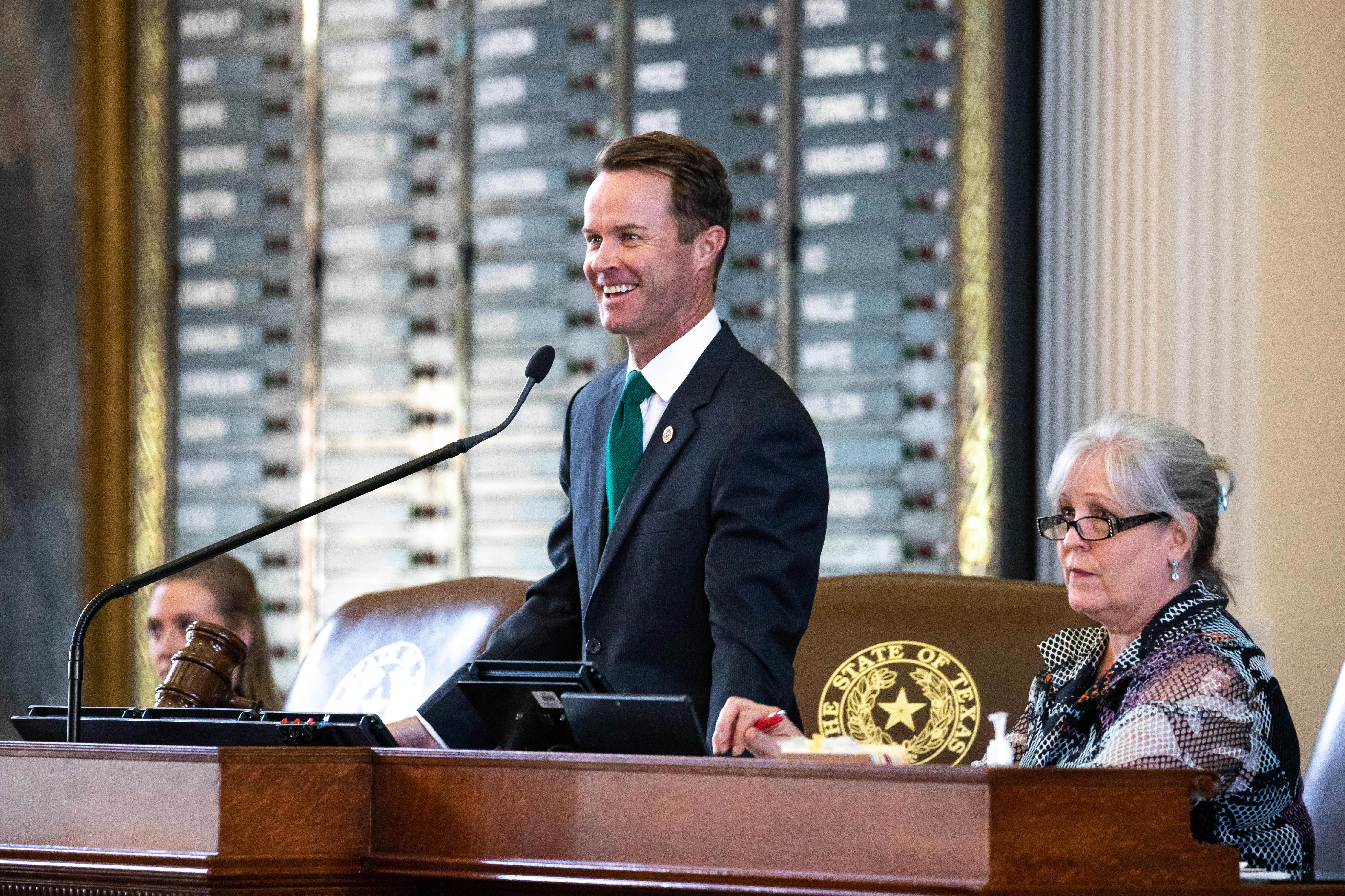 Texas House Speaker Race: Burrows Claims Enough Votes After Cook Wins GOP Caucus - News Directory 3