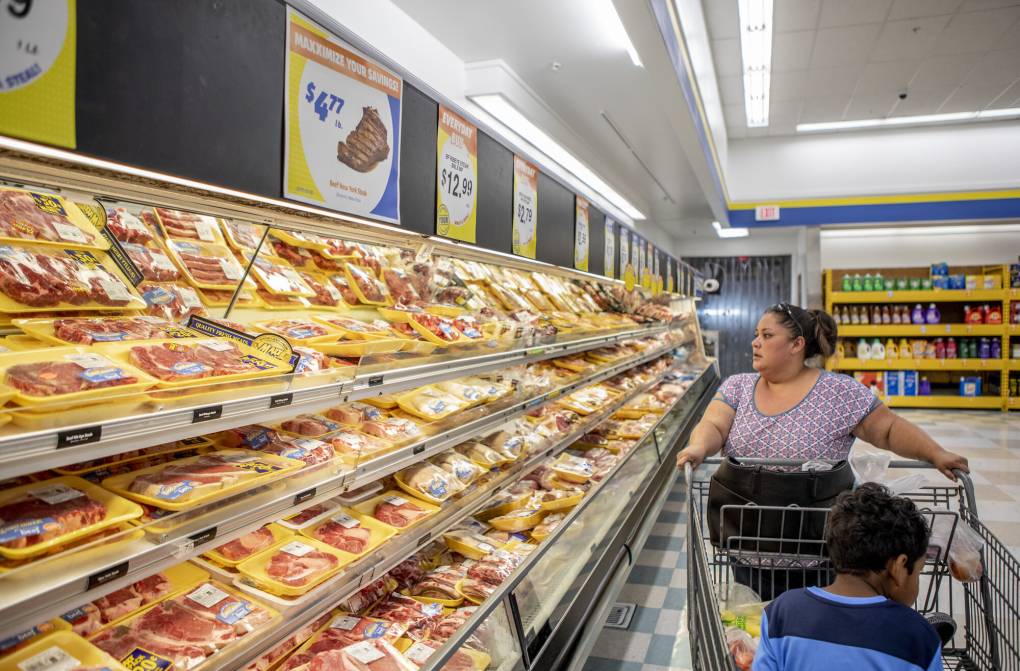 Antoinette Martinez does her weekly grocery shopping at FoodMaxx on July 26, 2019. (Anne Wernikoff/CalMatters)