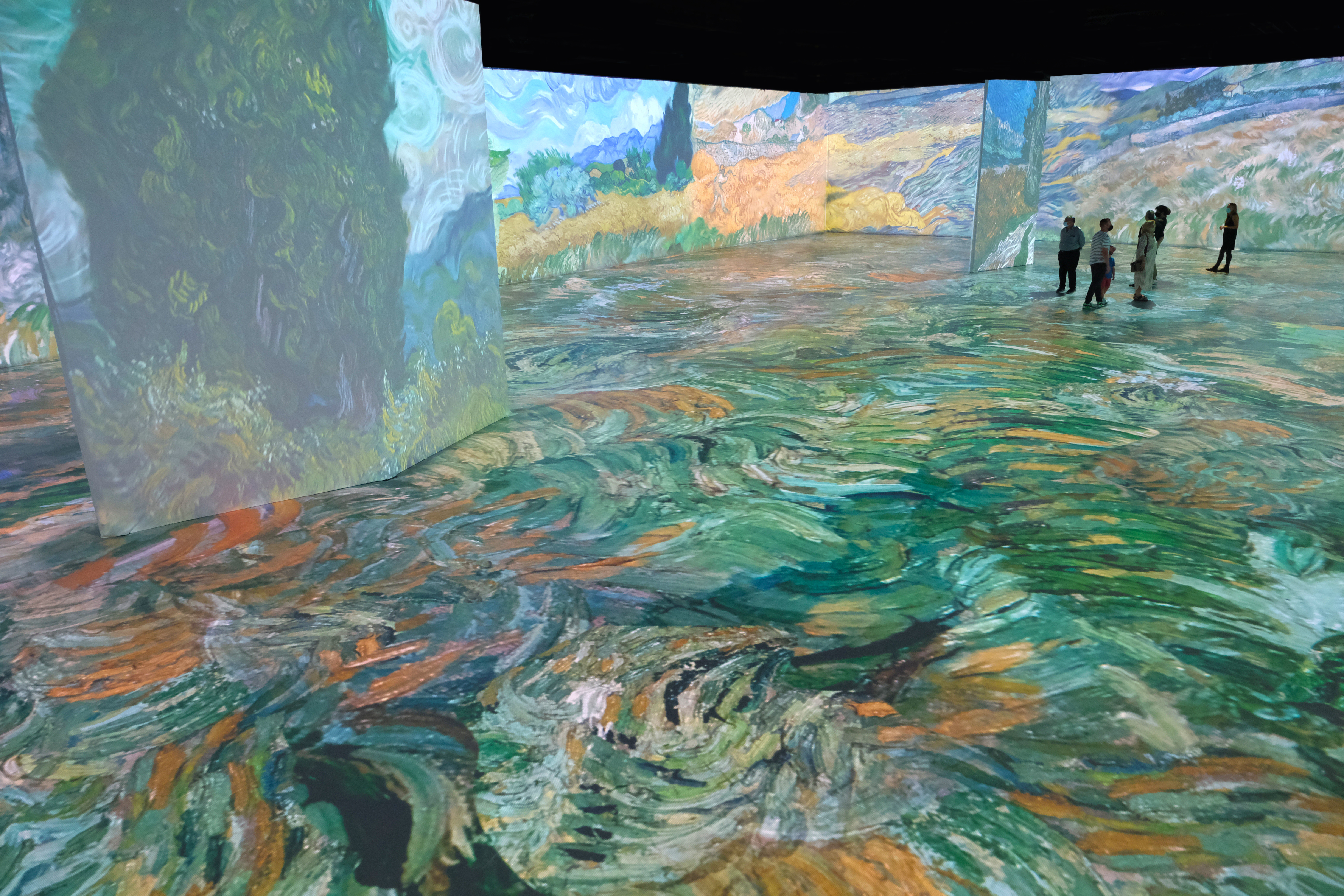 Beyond Van Gogh' Exhibit In Milwaukee Brings New Life To Vincent