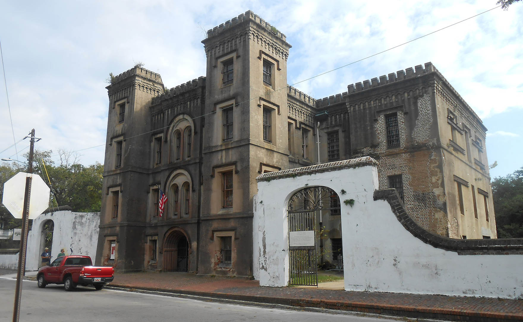 Charleston puts up plaque where slaves were beaten, punished | South  Carolina Public Radio, image size:1760x1084