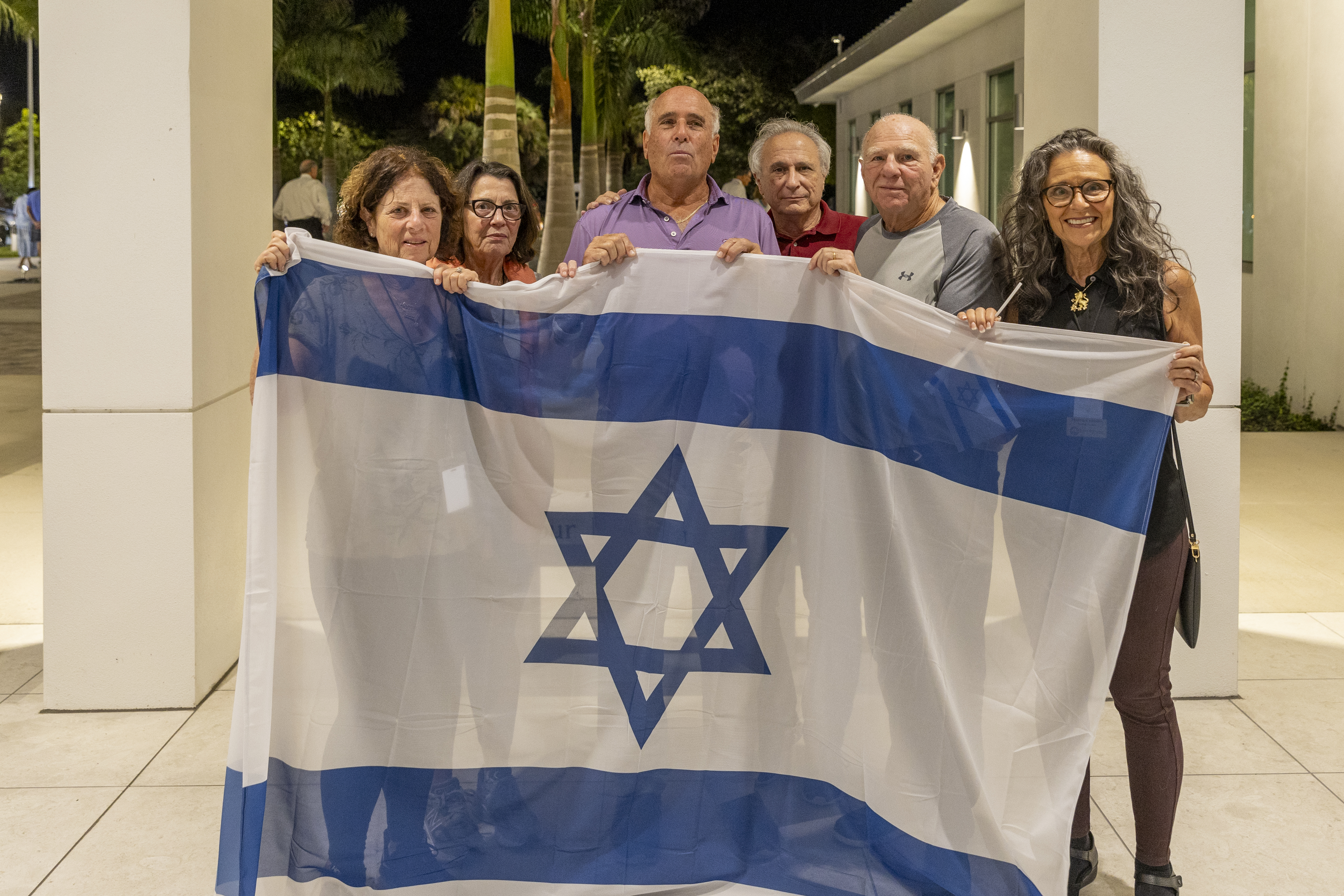 Gathering at Naples Jewish center reflects solidarity with Israel