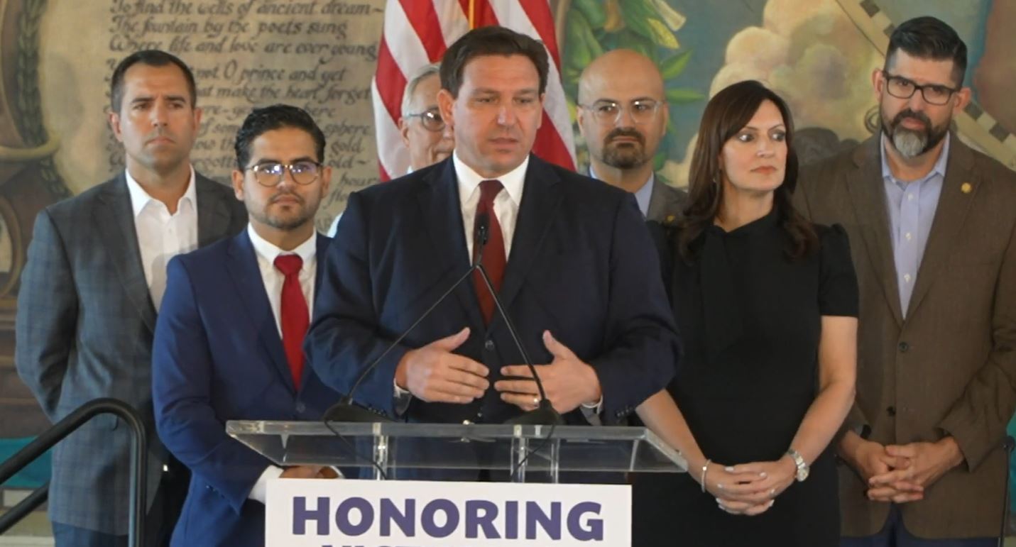 DeSantis will require schools to add a 'Victims of Communism Day' to their curriculum - Vimarsana News