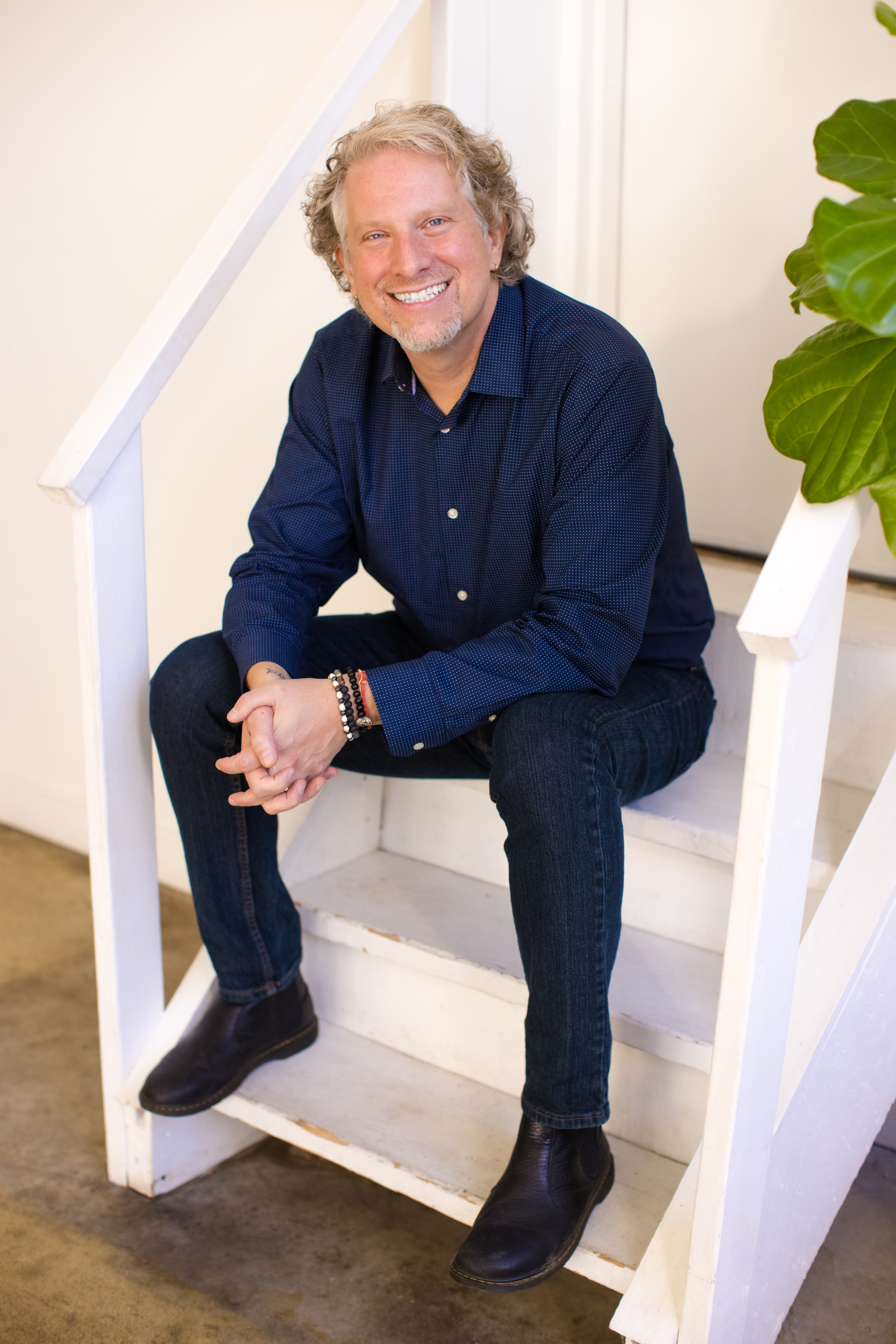 Peter Conners' debut novel draws from his 'Deadhead' youth, when he followed the Grateful Dead - Vimarsana News