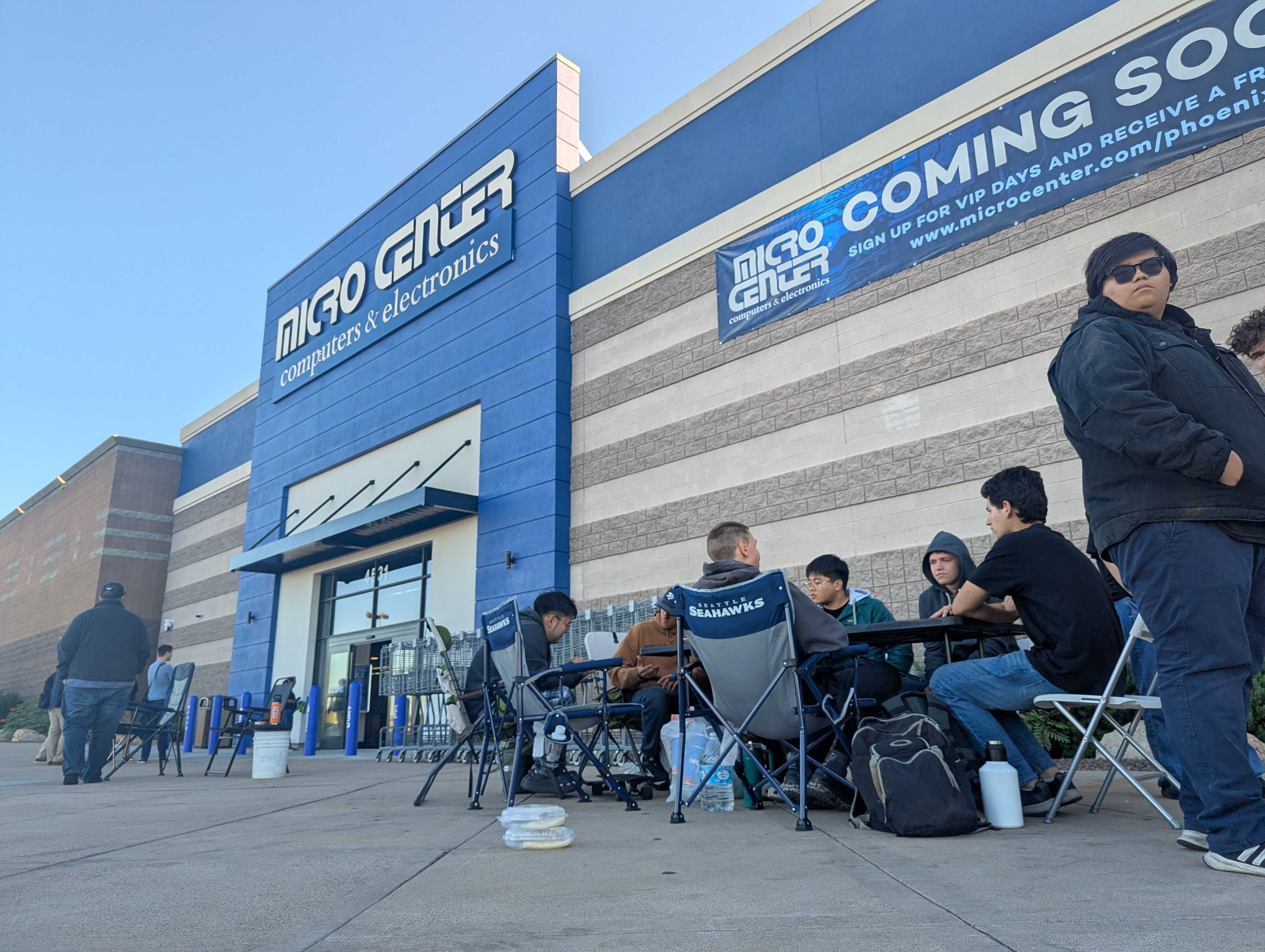Hundreds line up for preview of Arizona's first Micro Center store