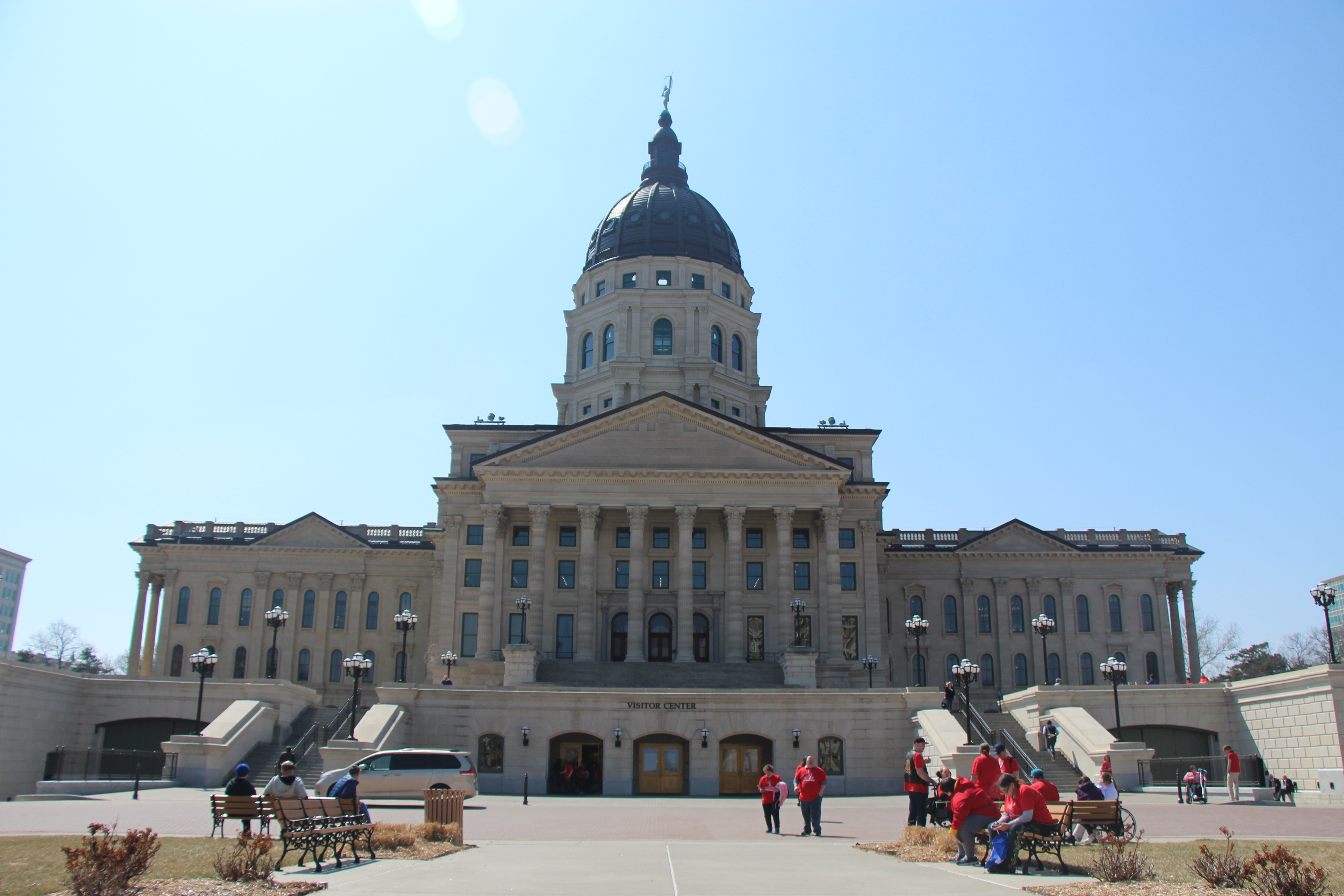 Public defenders in Kansas got more pay, but still have the same crushing workloads - Vimarsana News