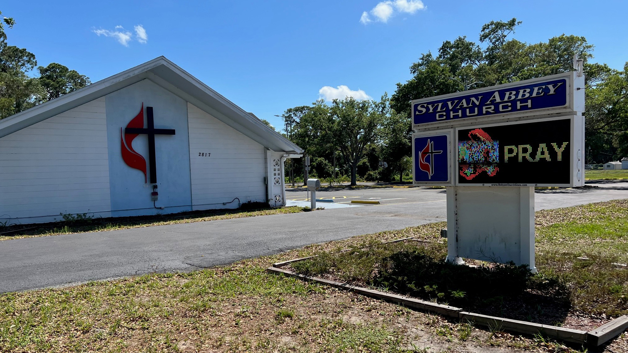 Dozens of Florida churches break ties with United Methodist Church over ordaining LGBTQ+ clergy - Vimarsana News