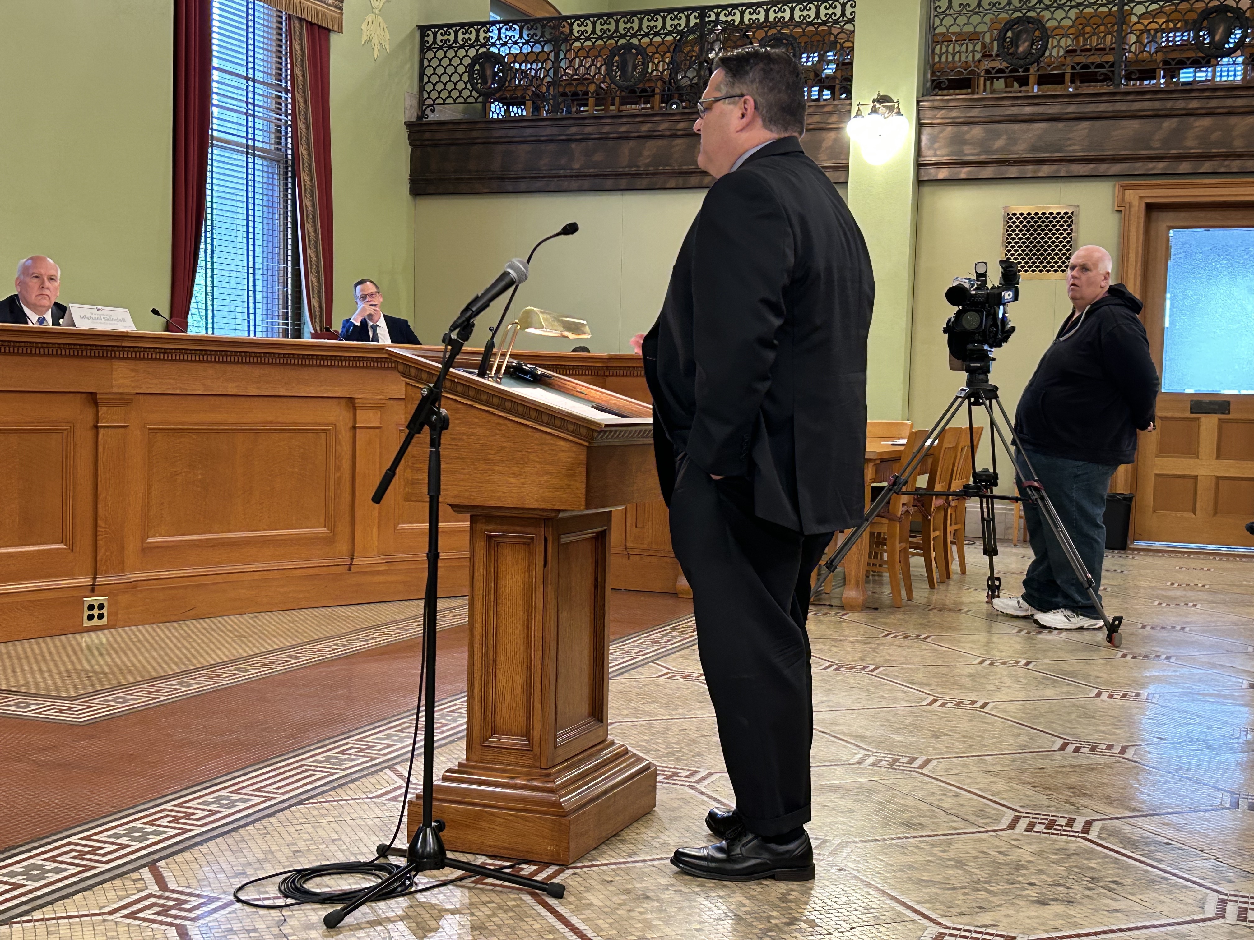 Plan to raise minimum wage to $15 an hour is one step closer to a vote in  Ohio | The Statehouse News Bureau