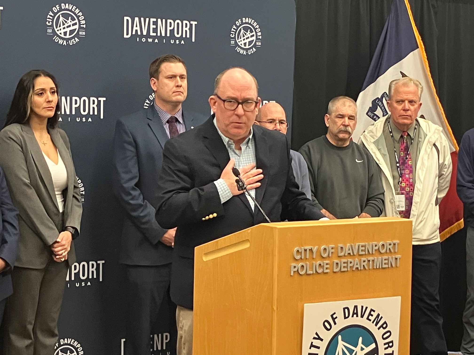New Davenport mayor and four new aldermen get started in jobs | WVIK, Quad Cities NPR