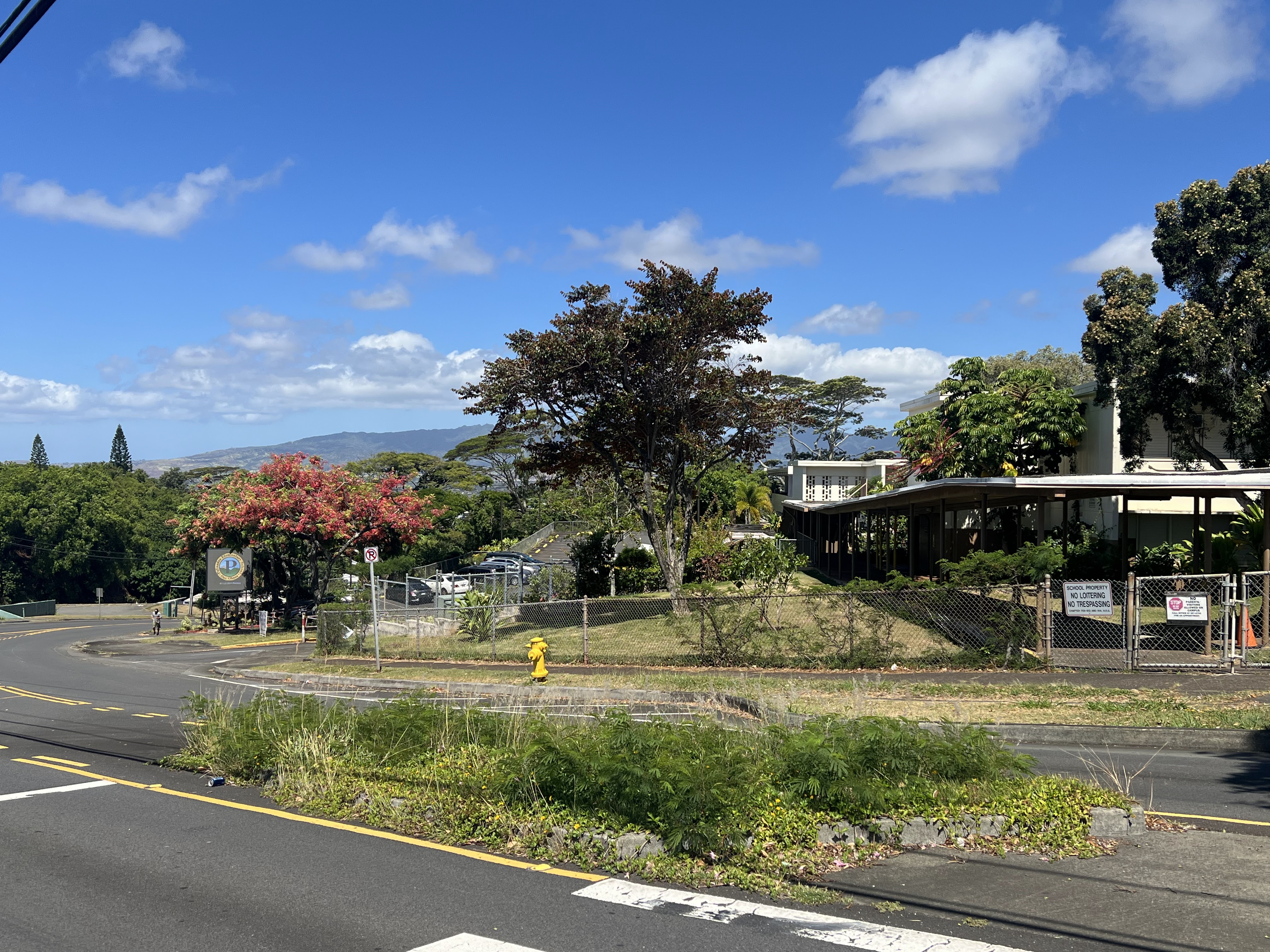 Pacific Palisades residents fear single road, broken siren hinder