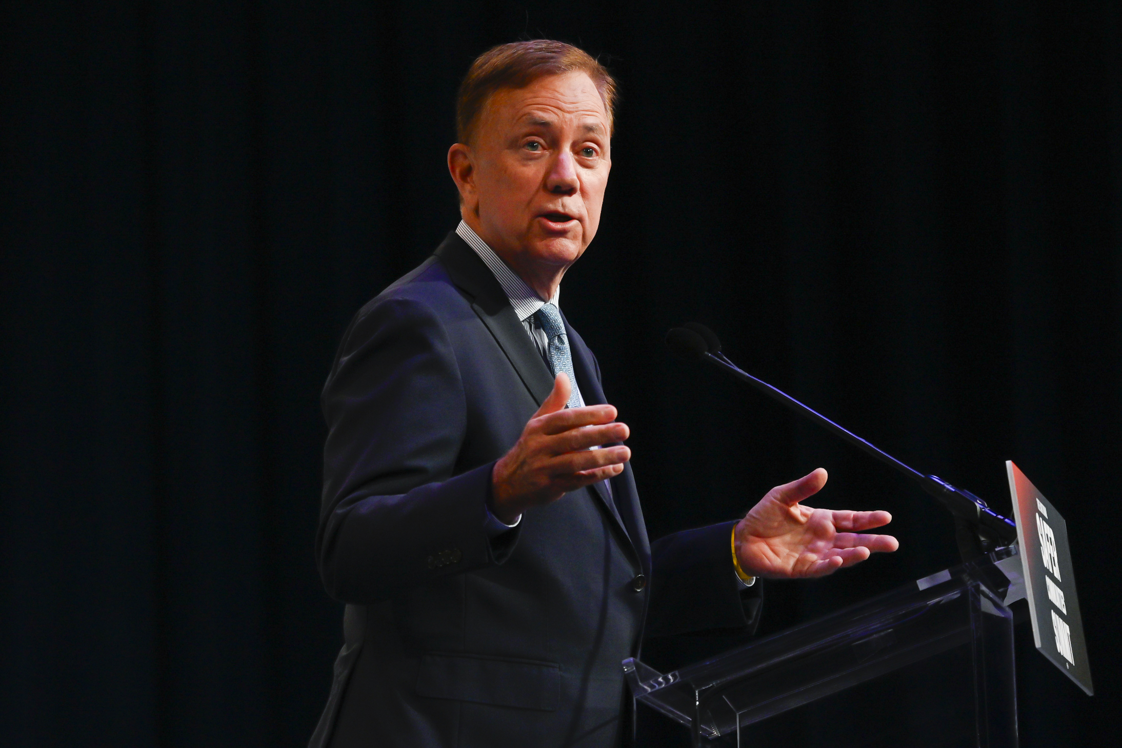 CT will adjust the minimum wage to $15.69 in 2024 | Connecticut Public