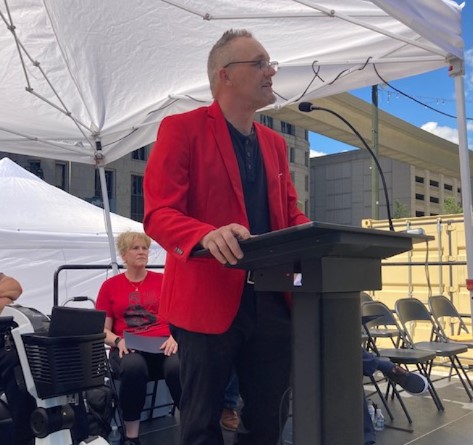 Red Wings legends Vlad Konstantinov and Darren McCarty appear at Detroit rally for no fault insuranc - Vimarsana News
