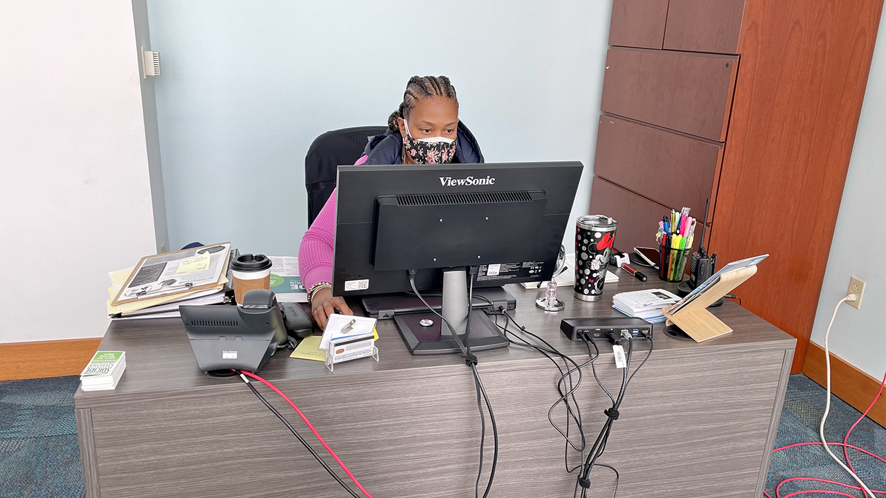 yanna office desk.jpg
