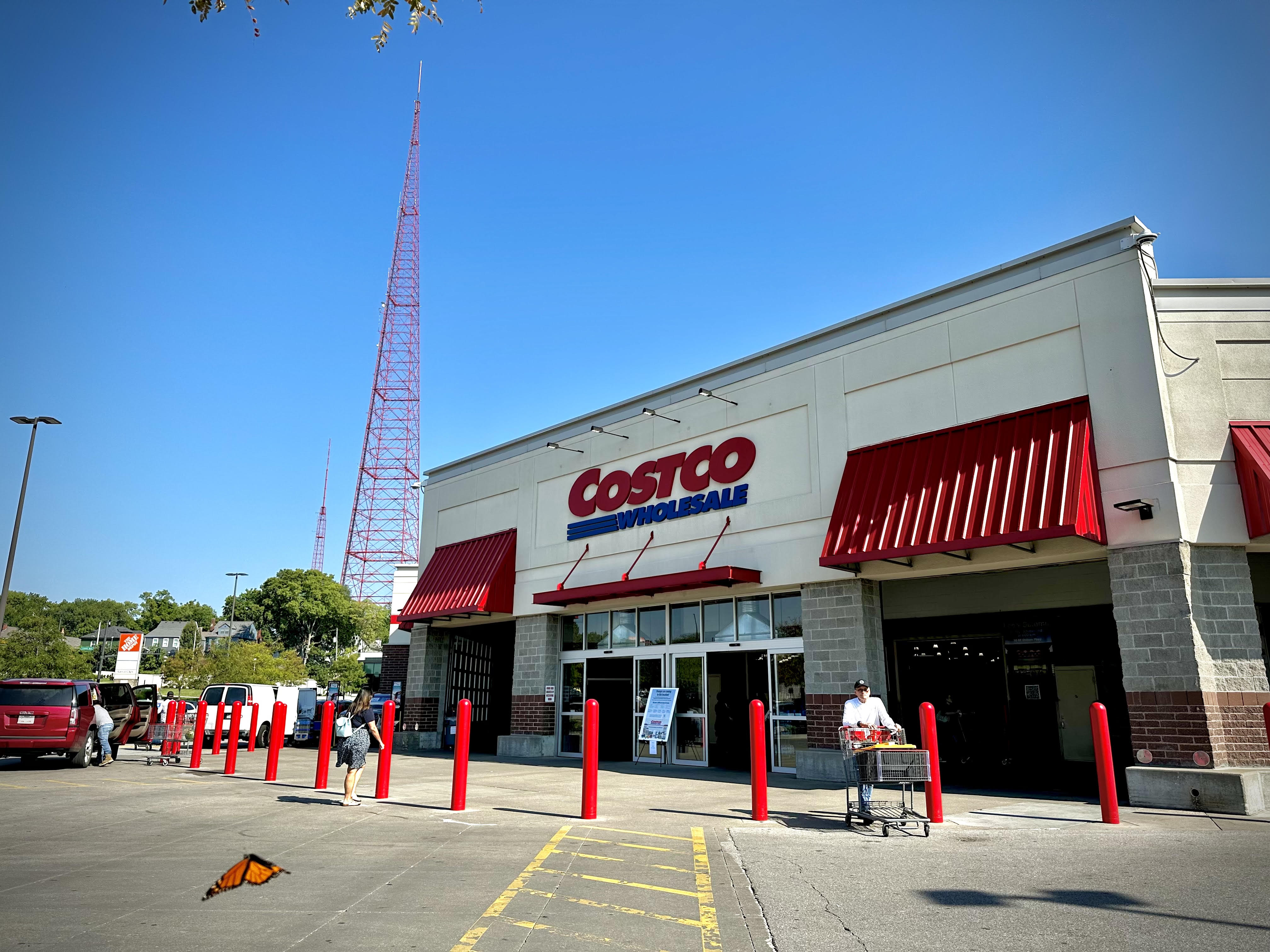 Kansas City's midtown Costco closes Oct. 1. It'll reopen next year — with no foo...