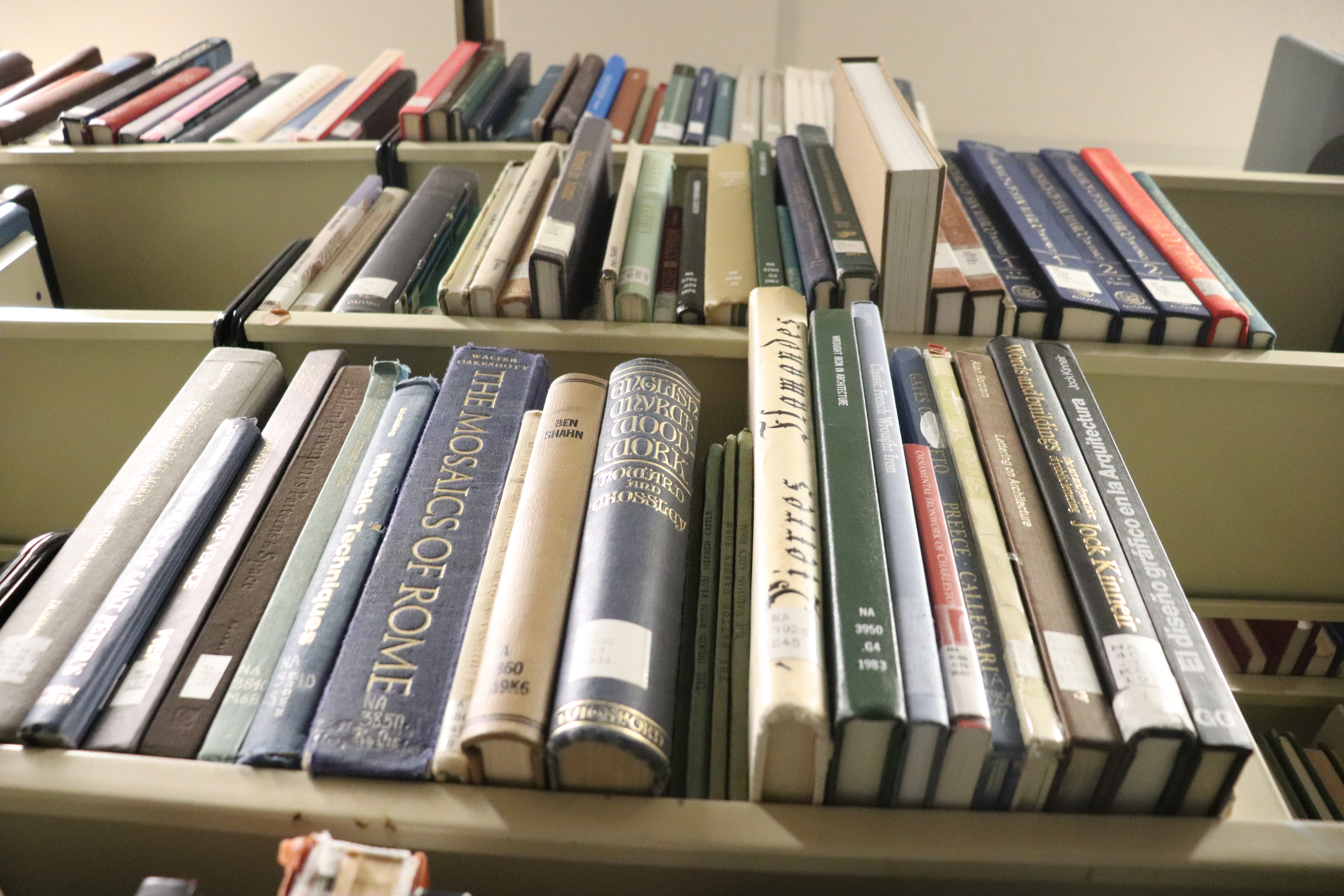 Disagreements surface over how Florida school librarians should be trained to screen books - Vimarsana News