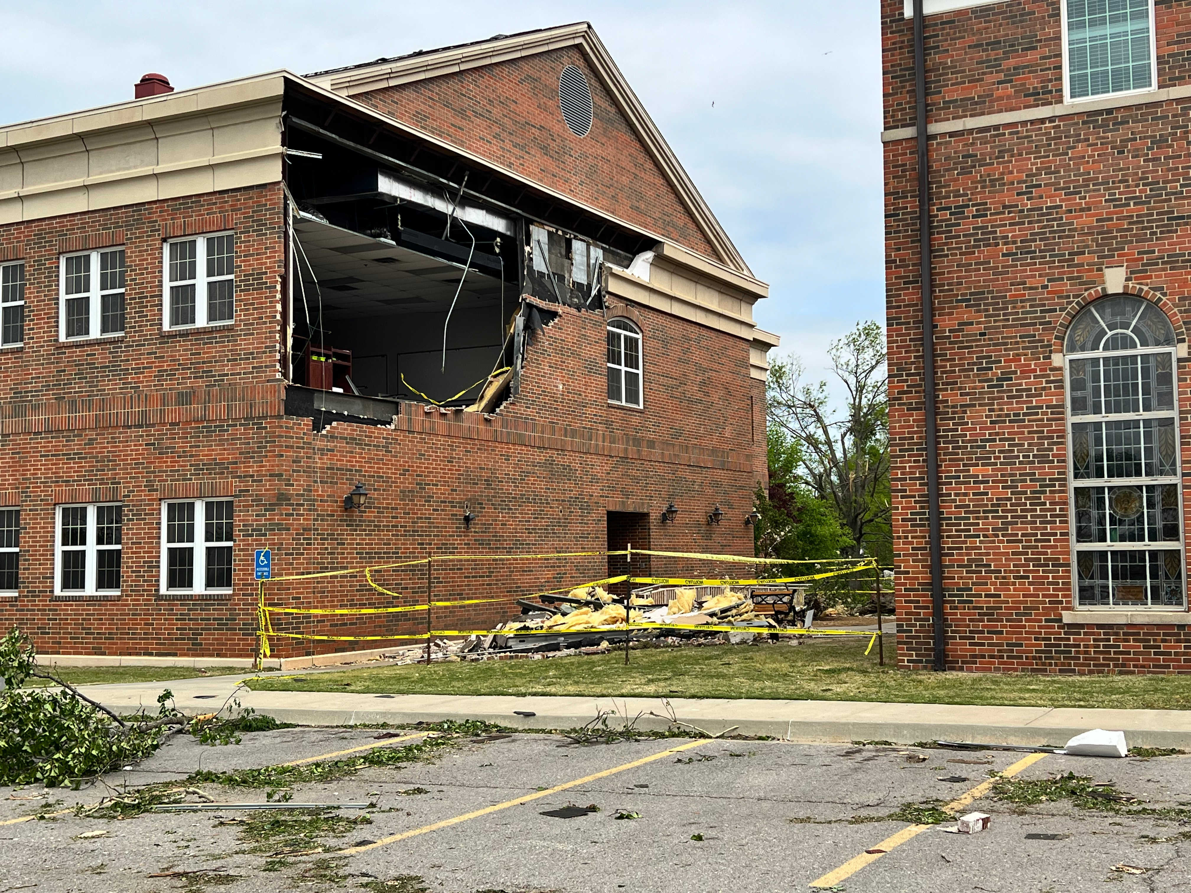 Tornadoes in Central Oklahoma kill 3, Governor Stitt declares a state of emergency in 5 counties - Vimarsana News