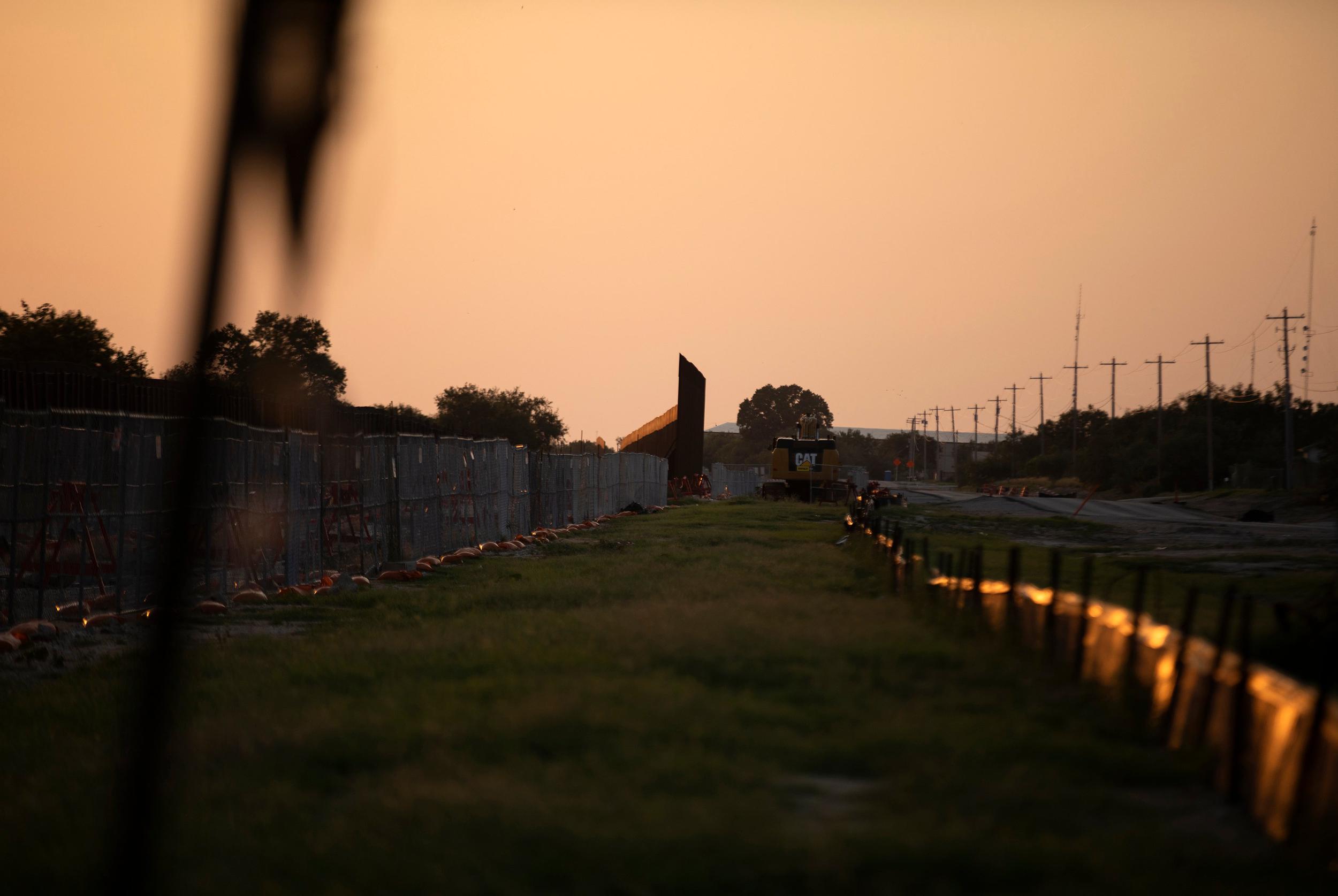 Texas has raised $54 million in private donations for its border wall plan. Almost all came from 1 billionaire - Vimarsana News
