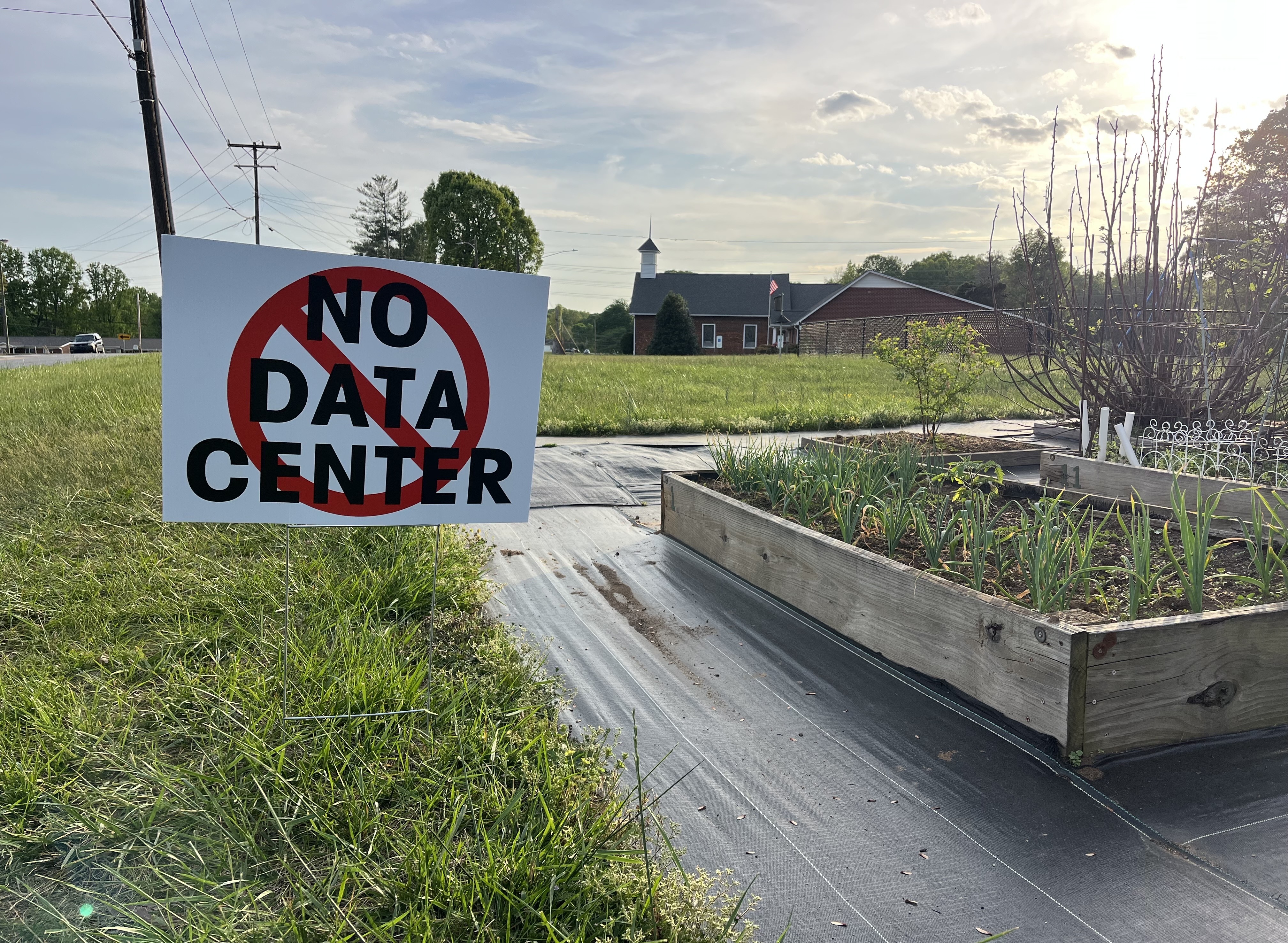 0301　Crisis and Opportunity　Environment Residents applaud Rural Hall council's stance against proposed