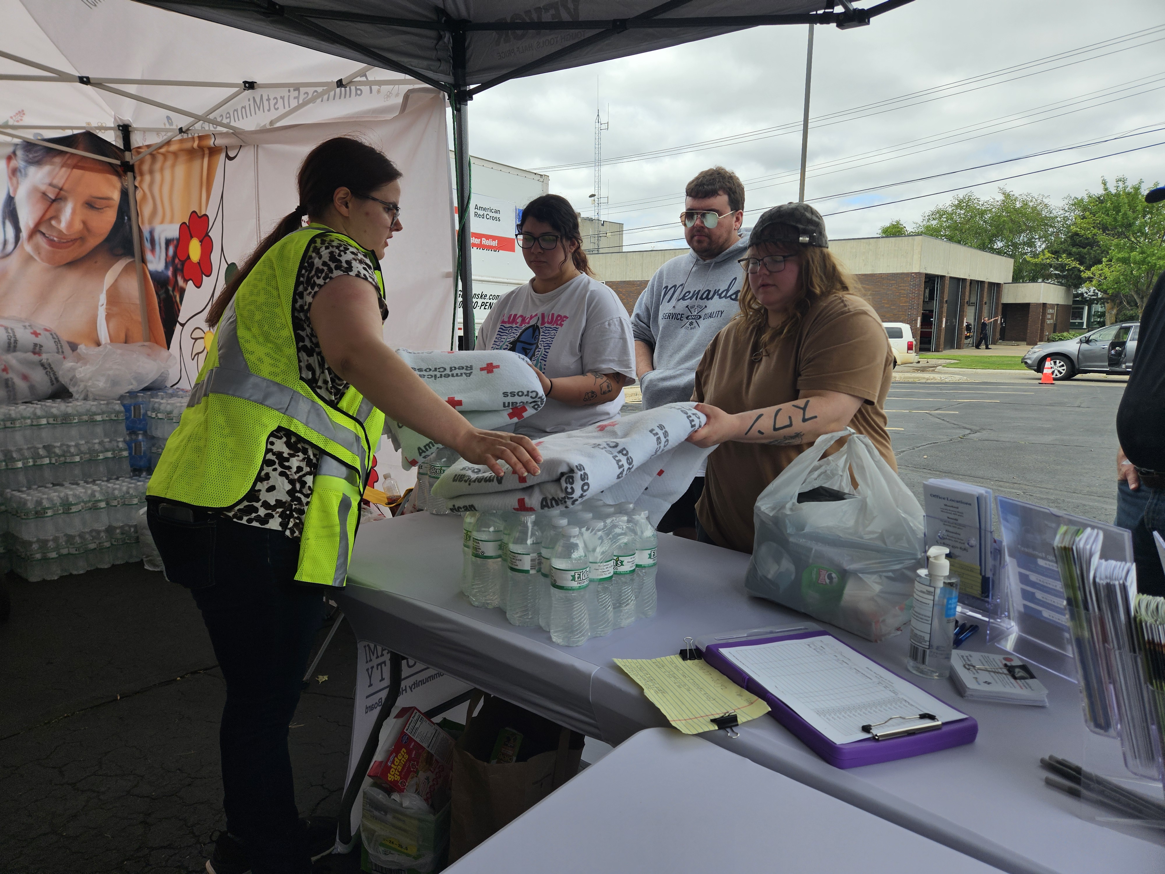 red-cross-blankets-distributed