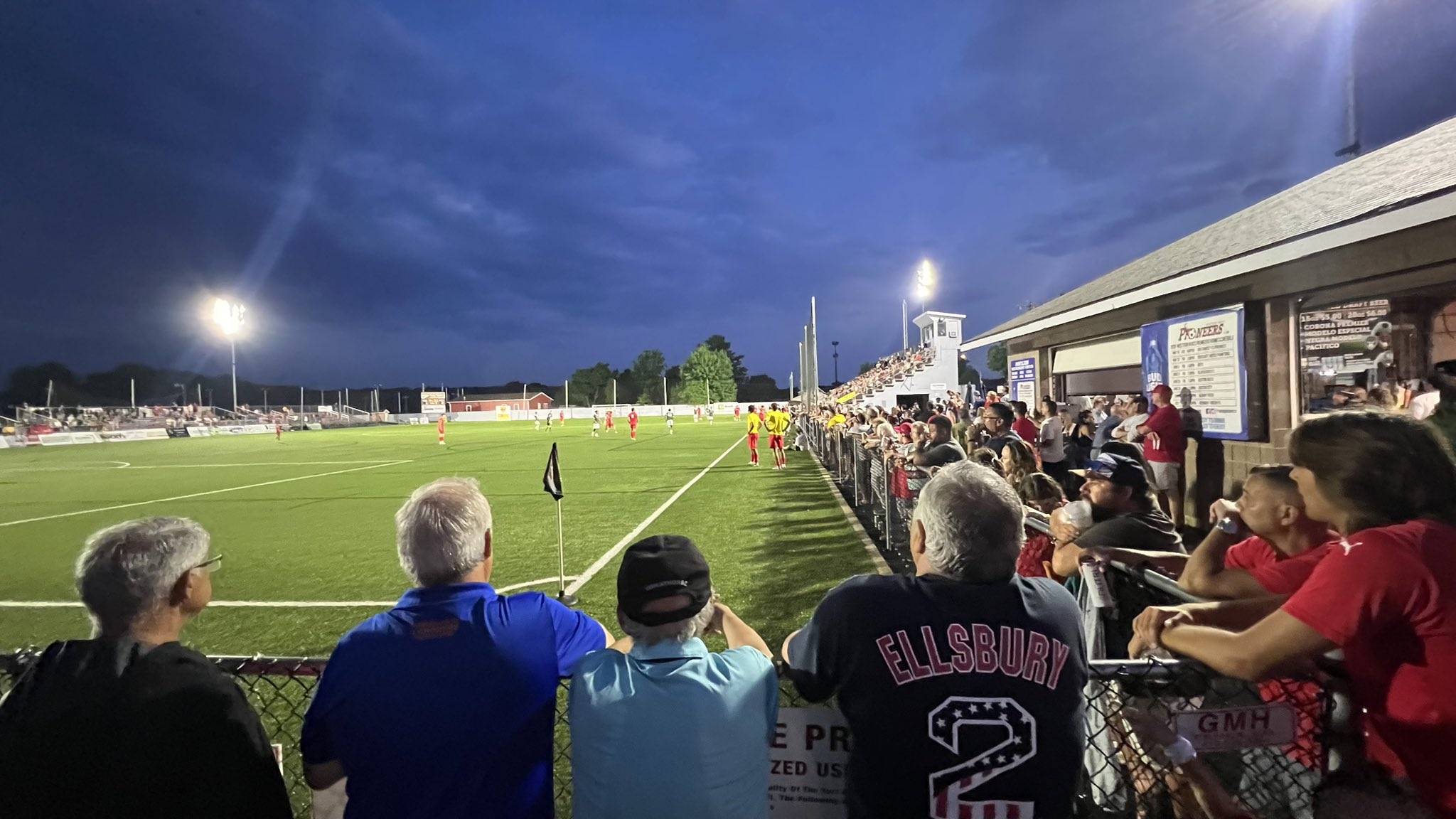 fans-in-the-stands-pioneers-7-