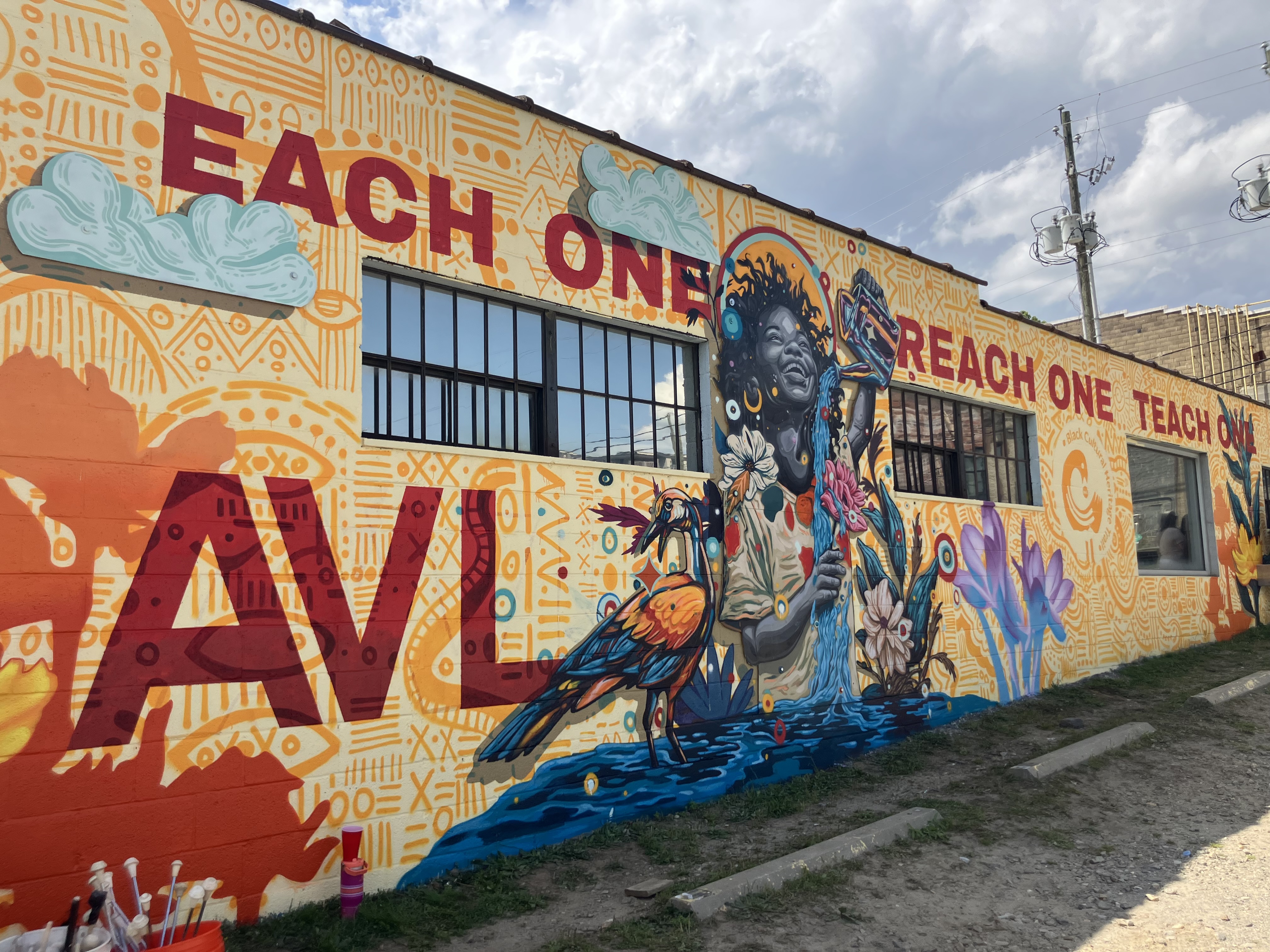 アート・デザイン・音楽 3765 Miles Travelling High Tour High-Speed Rail unveil mural in Fresno's Chinatown | CBS47