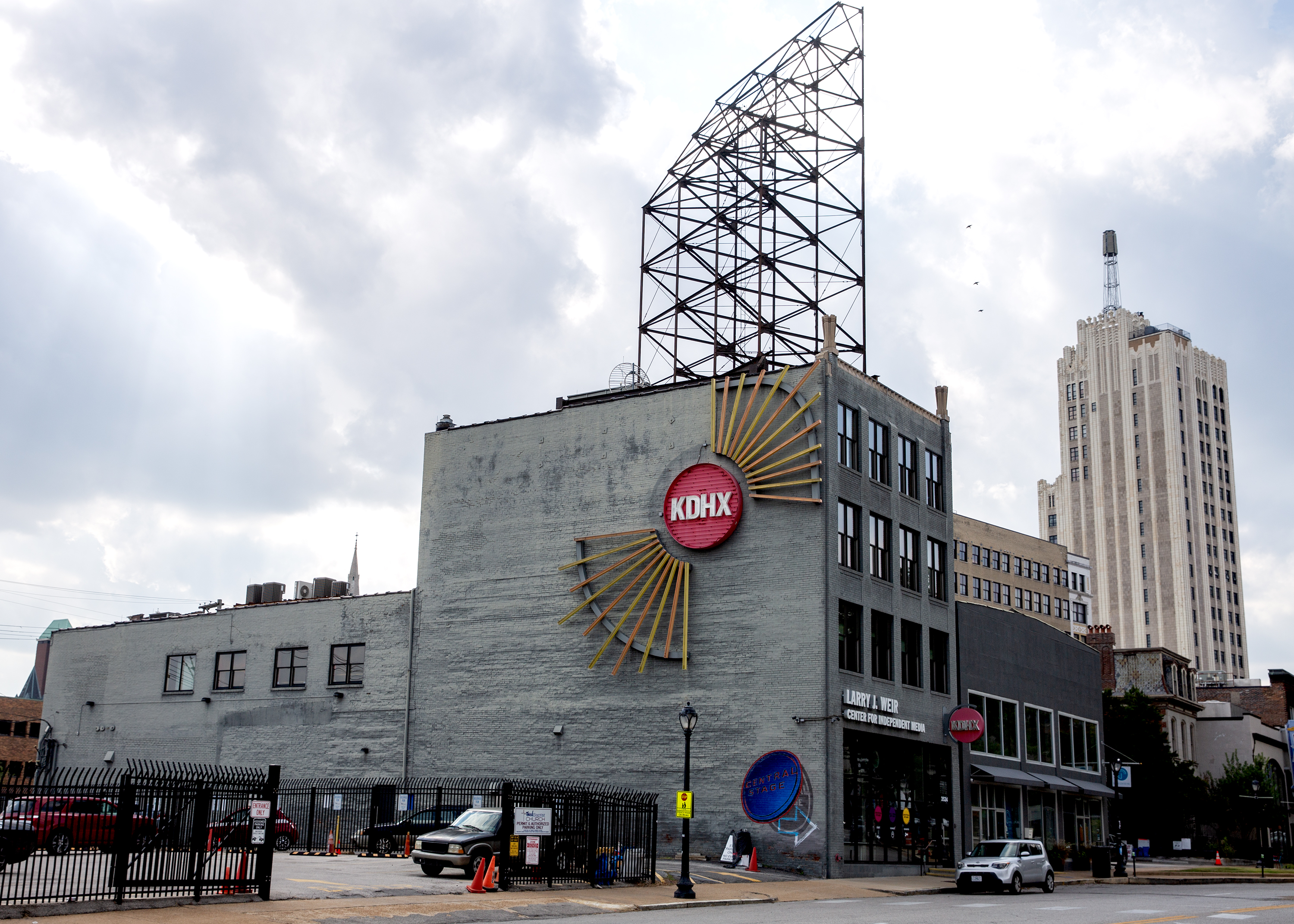KDHX dismisses volunteer DJs as leaders try to regain control | STLPR