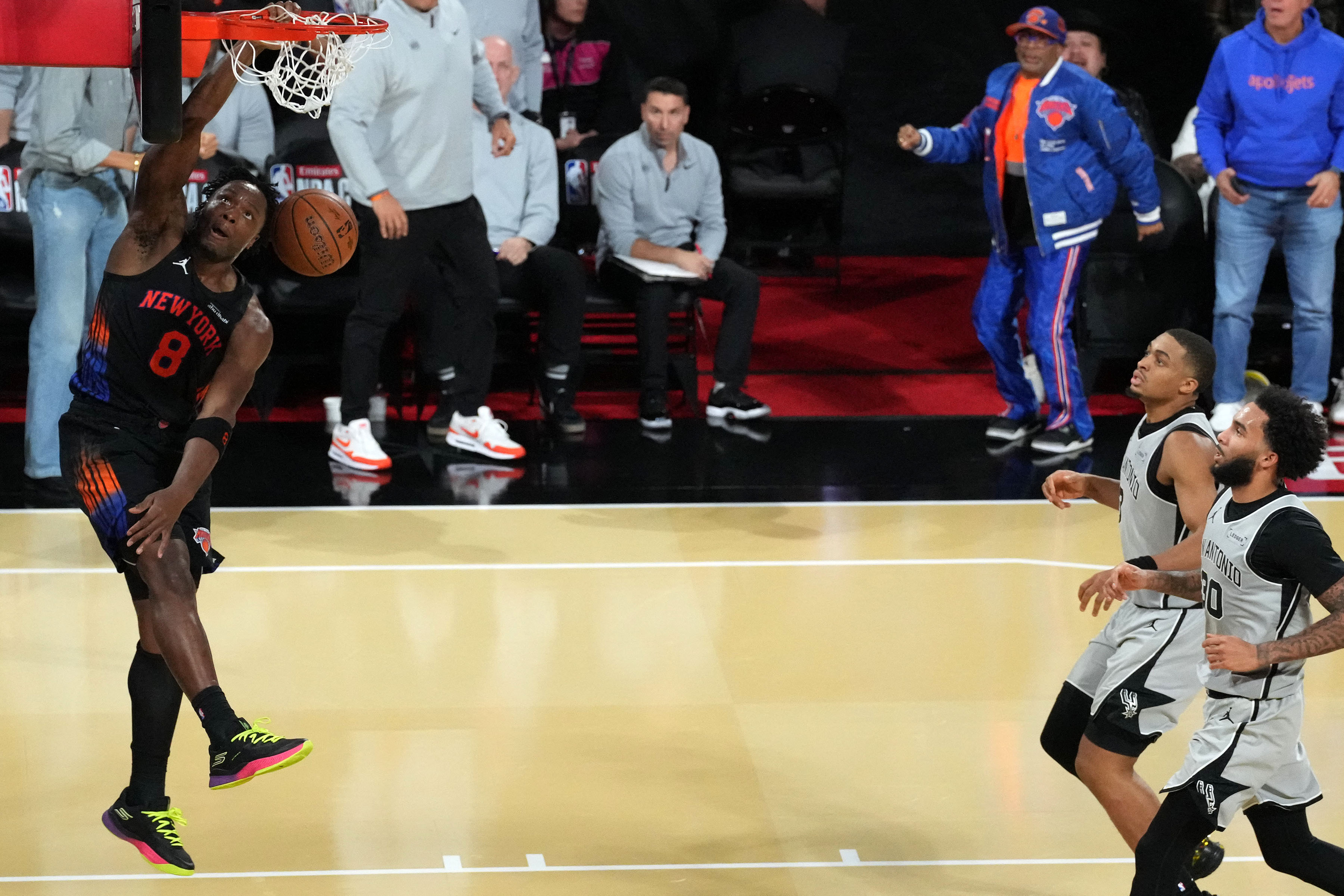 Knicks ride 4th-quarter surge past Spurs to win NBA Cup | TPR