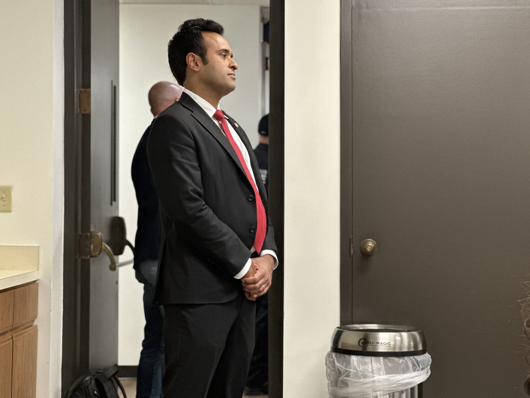 Ramaswamy secures Ohio GOP's early endorsement for governor in contested  2026 race | WOSU Public Media